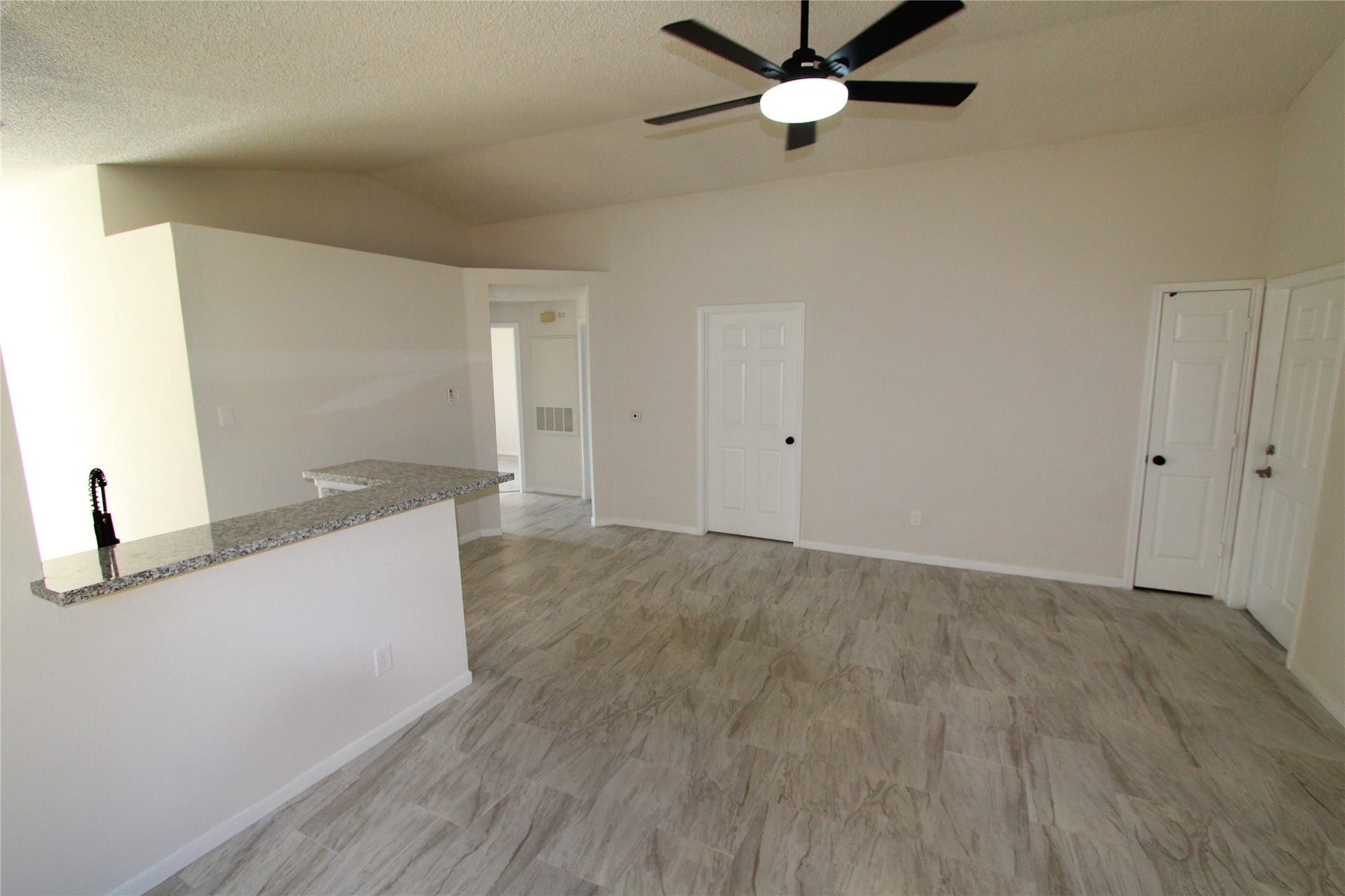 7713 Ellis Drive, Houston, TX 77489 7713 Ellis Drive, Houston, TX 77489