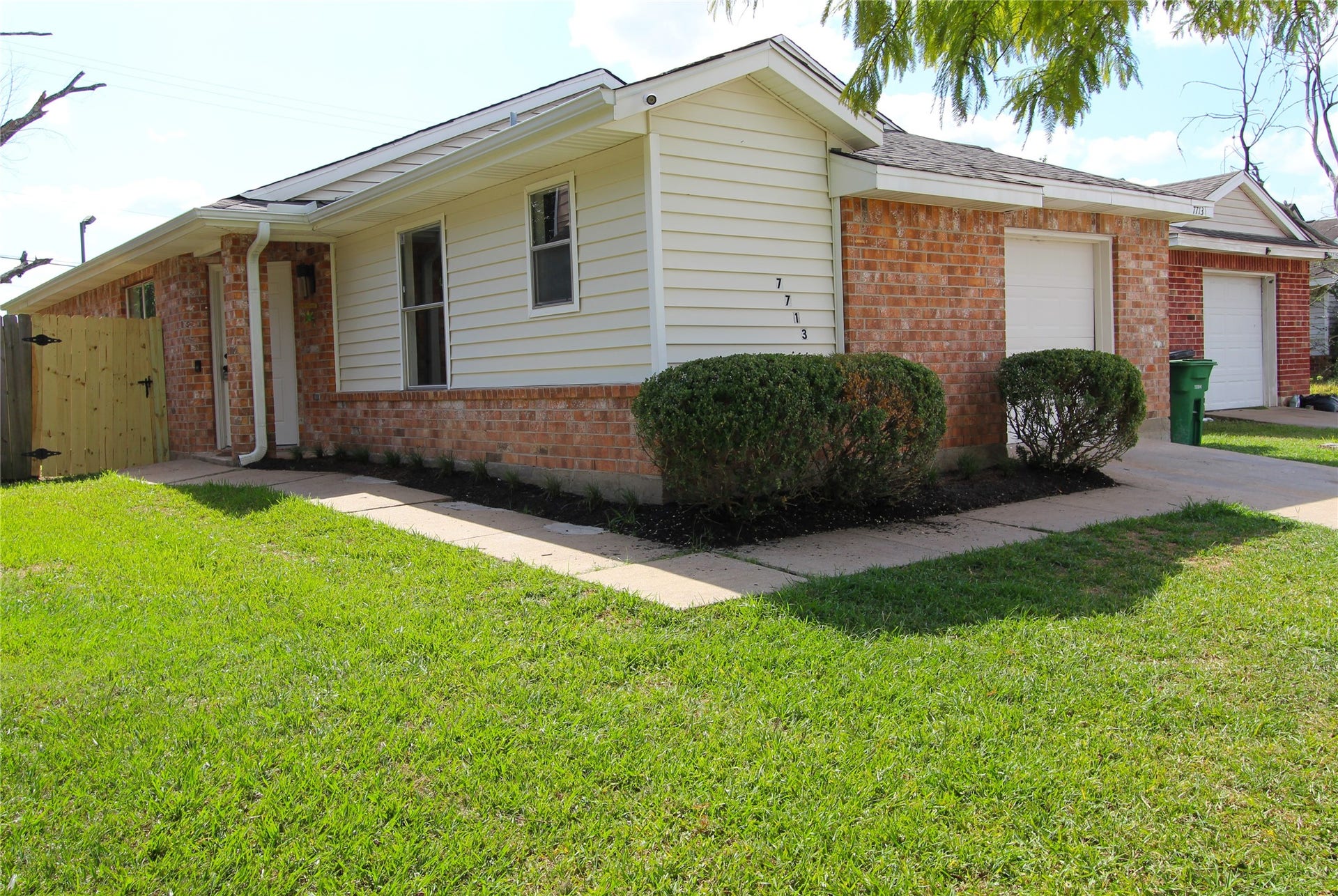 7713 Ellis Drive, Houston, TX 77489 7713 Ellis Drive, Houston, TX 77489