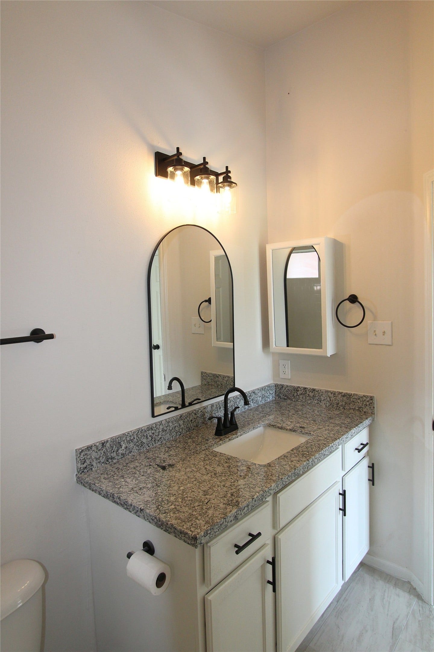 7713 Ellis Drive, Houston, TX 77489 7713 Ellis Drive, Houston, TX 77489