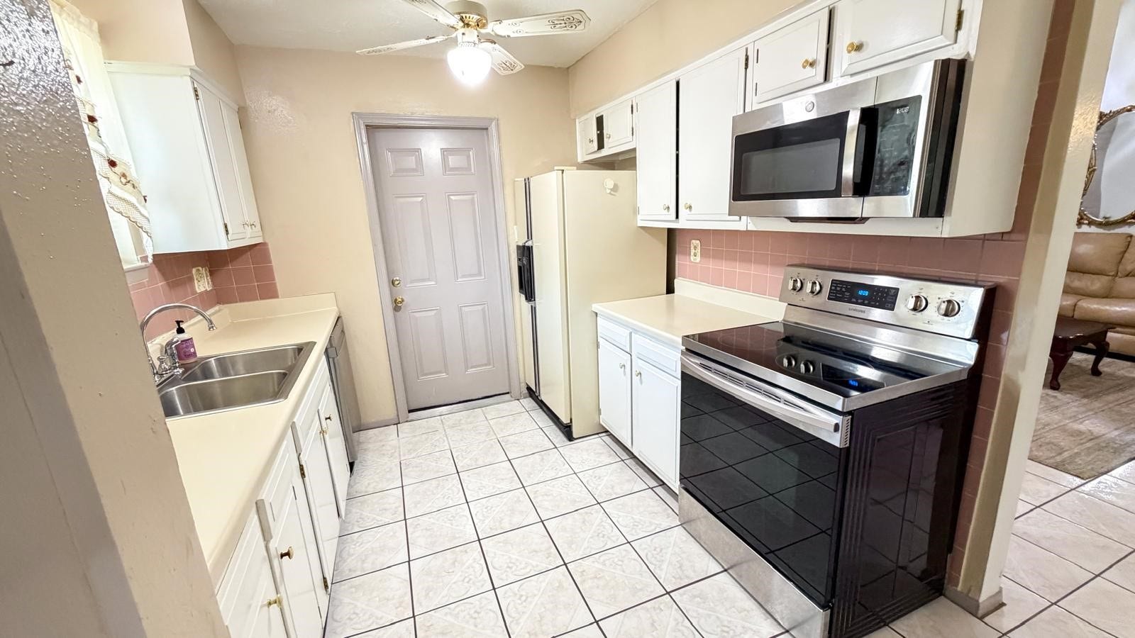 6230 Knollwest Drive, Houston, TX 77072 6230 Knollwest Drive, Houston, TX 77072