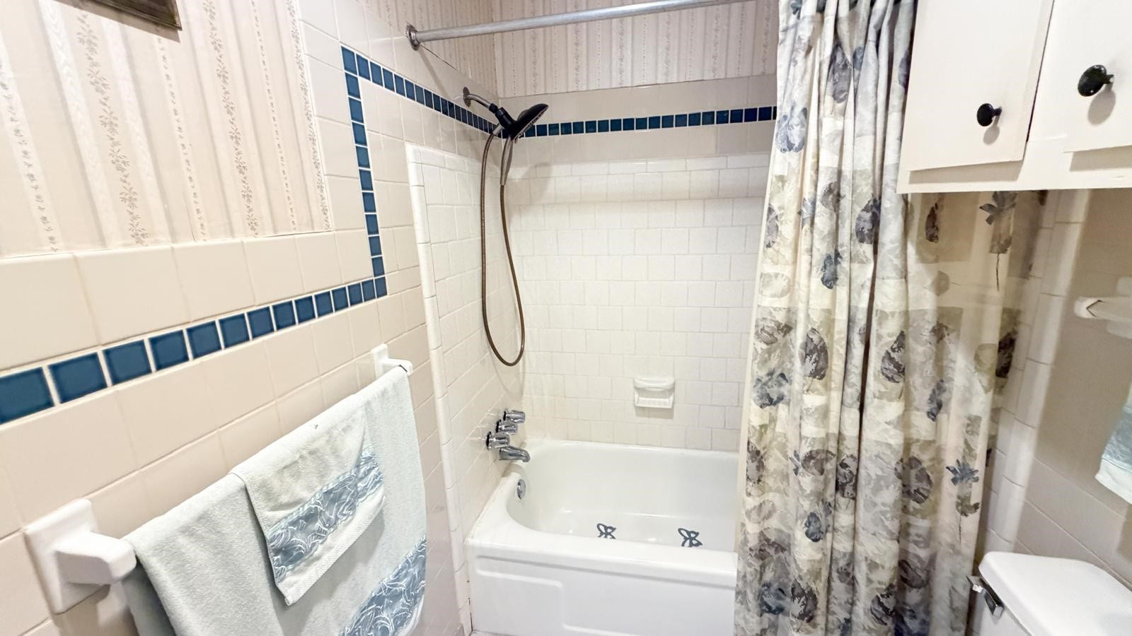 6230 Knollwest Drive, Houston, TX 77072 6230 Knollwest Drive, Houston, TX 77072