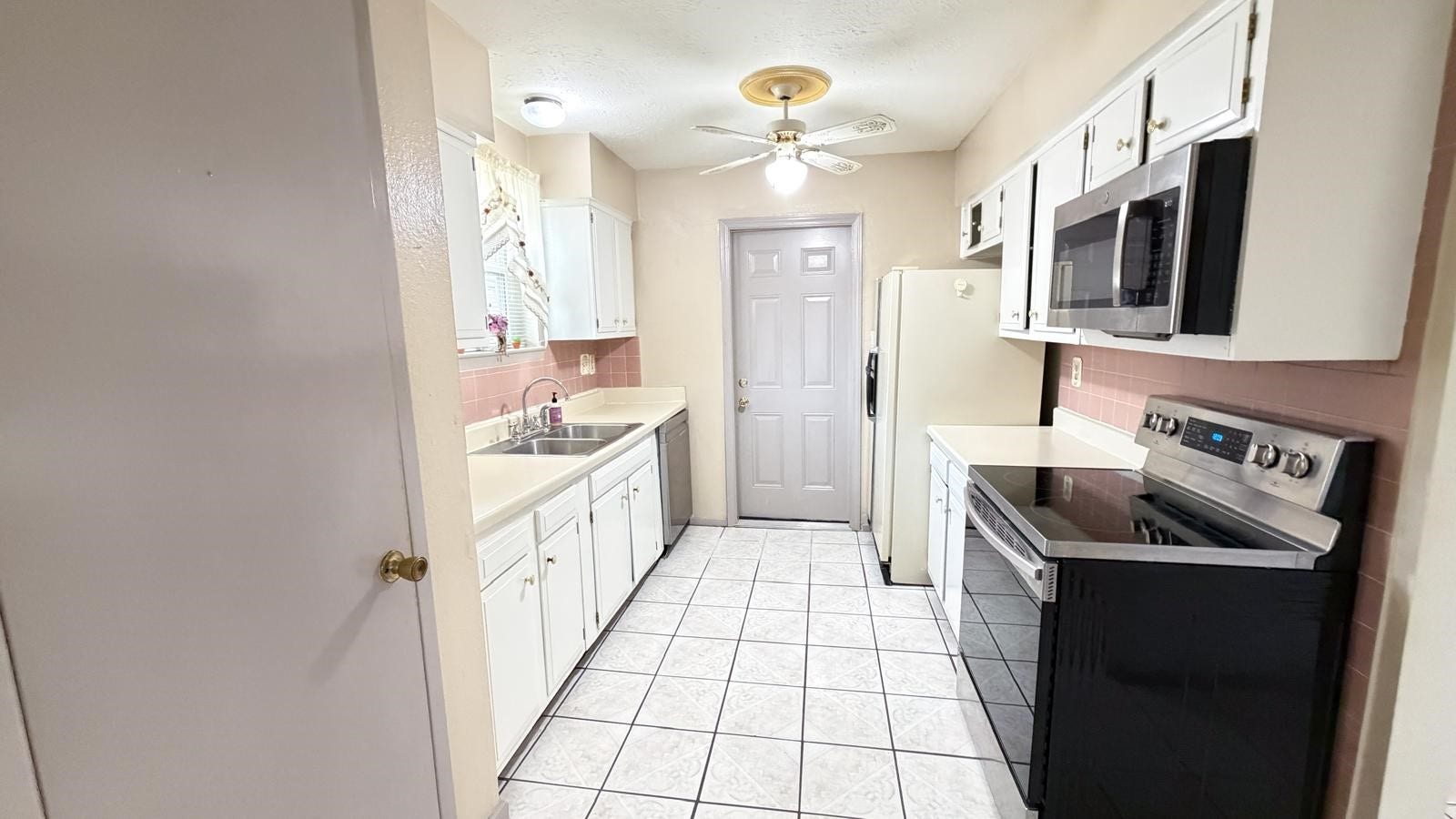 6230 Knollwest Drive, Houston, TX 77072 6230 Knollwest Drive, Houston, TX 77072