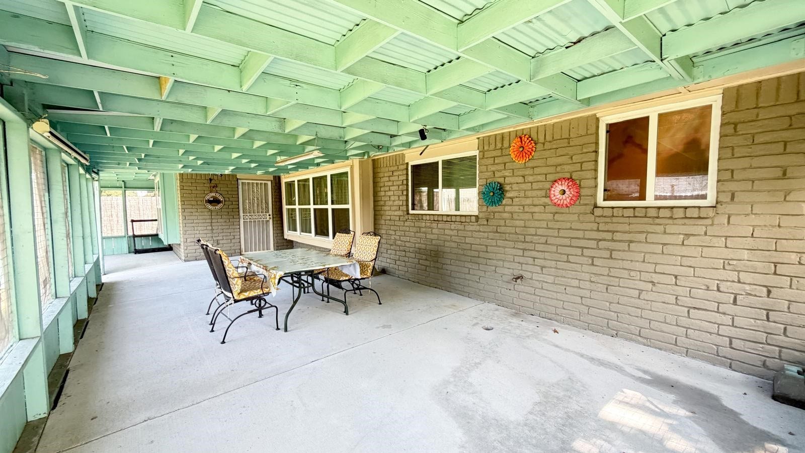6230 Knollwest Drive, Houston, TX 77072 6230 Knollwest Drive, Houston, TX 77072