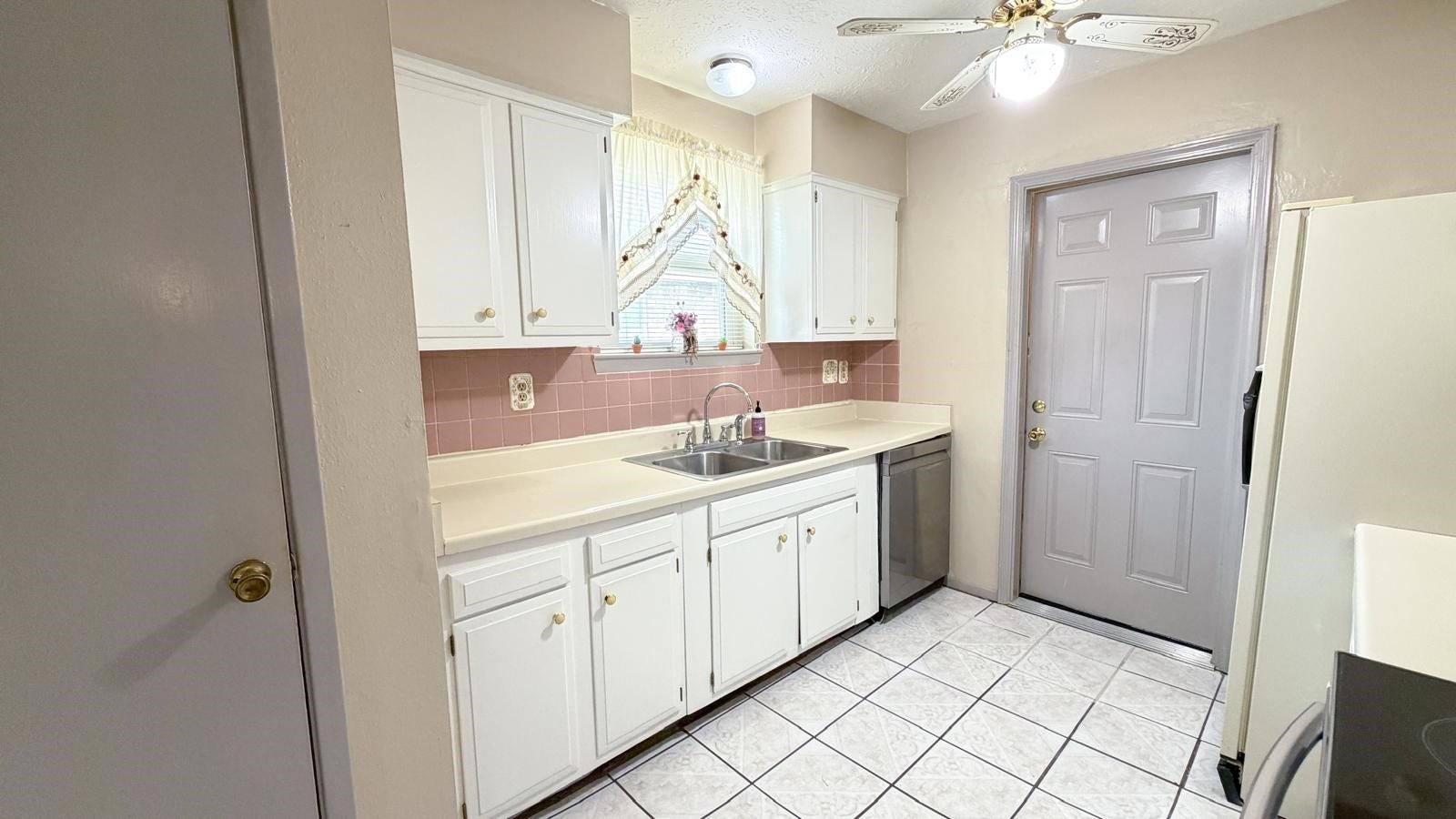 6230 Knollwest Drive, Houston, TX 77072 6230 Knollwest Drive, Houston, TX 77072