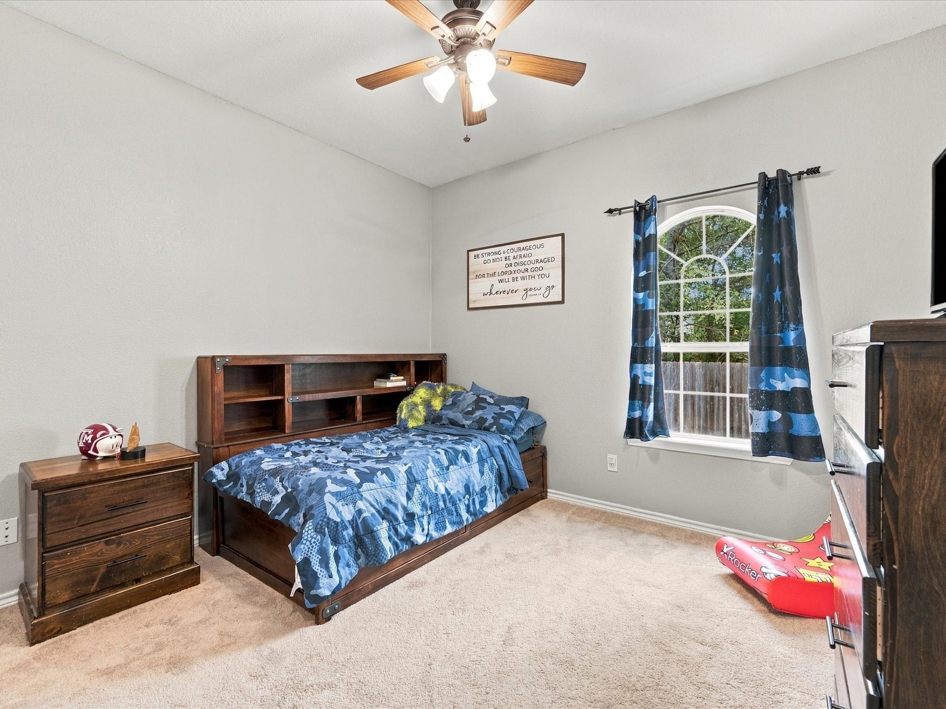 306 Sherwood Forest Street, Conroe, TX 77316 A comfortable secondary bedroom offers flexibility for family, guests, a home office or other needs.