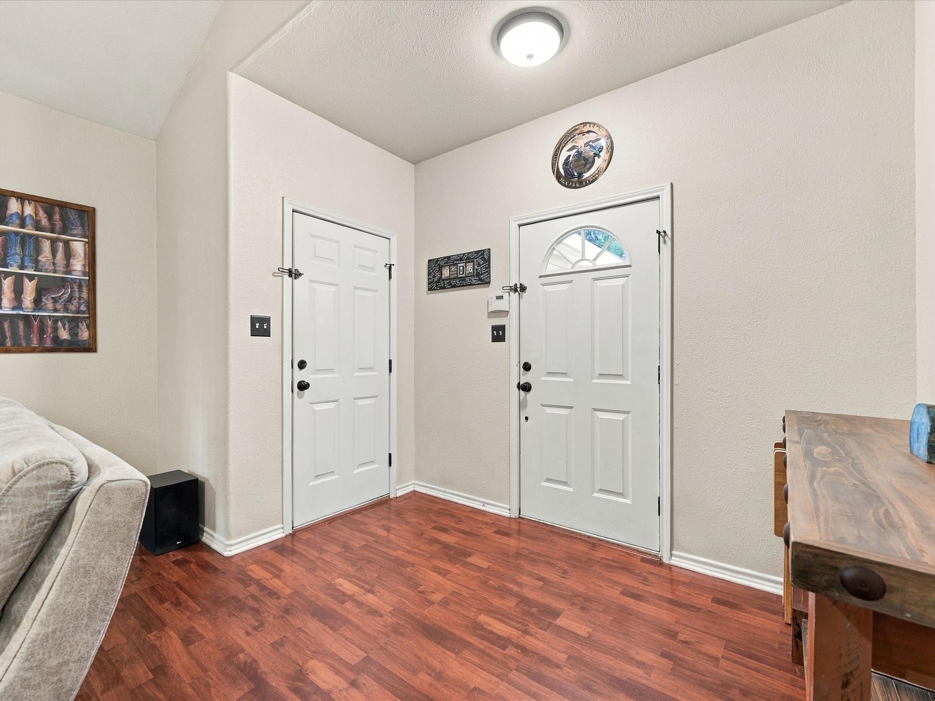 306 Sherwood Forest Street, Conroe, TX 77316 Convenient entry points from both the front porch & garage make coming and going easy.