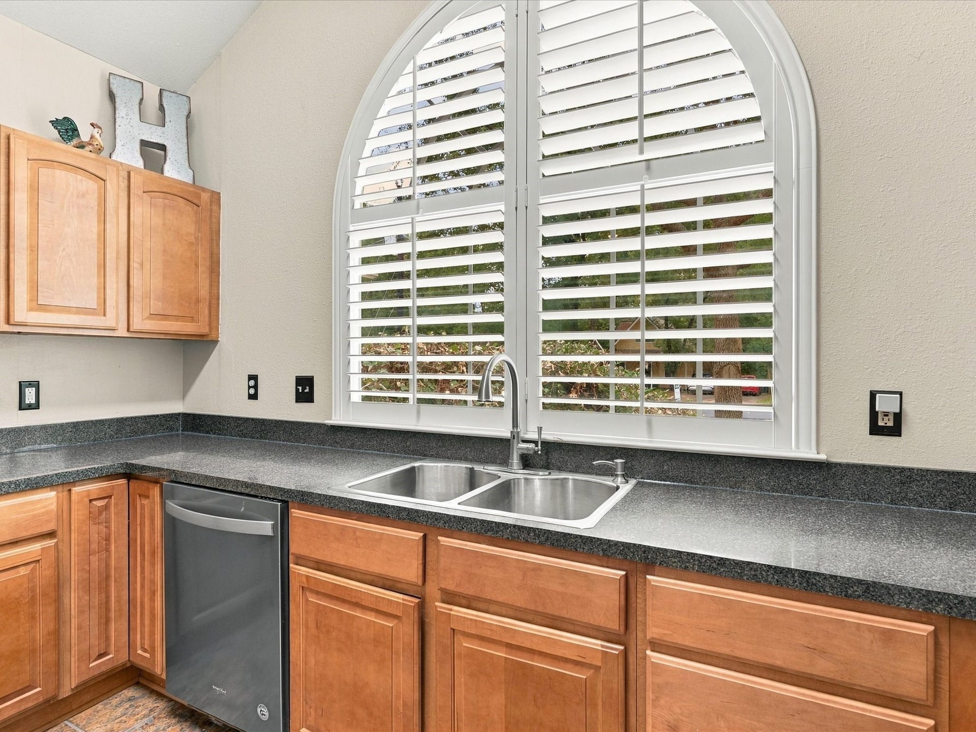 306 Sherwood Forest Street, Conroe, TX 77316 A large window above the kitchen sink brings in natural light while offering peaceful views of the surrounding setting.