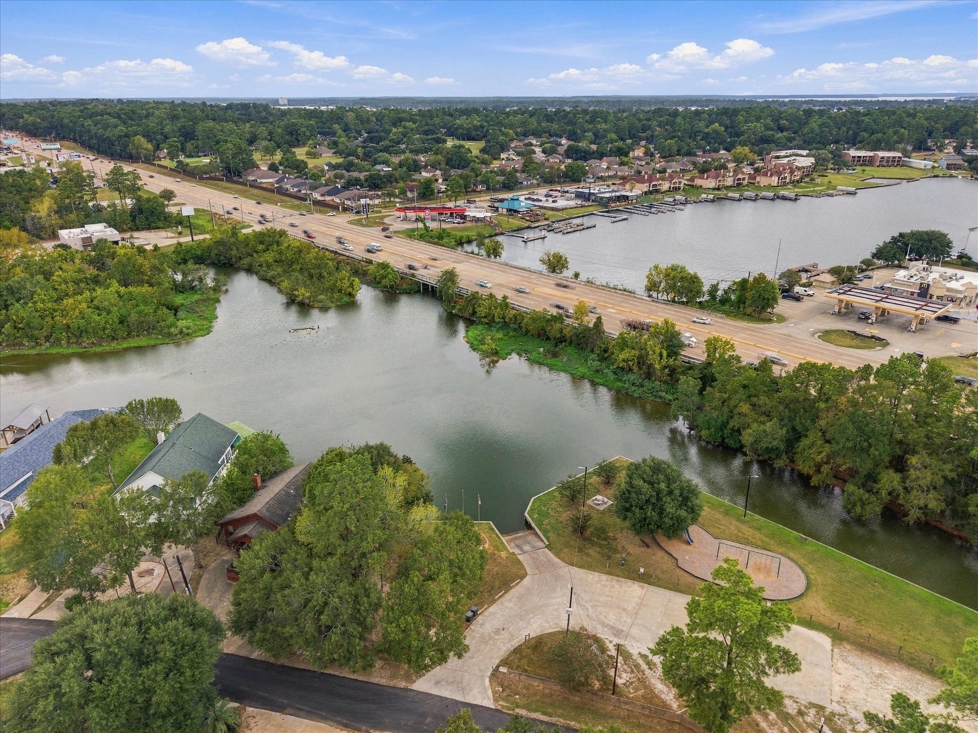 306 Sherwood Forest Street, Conroe, TX 77316 Enjoy easy access to the nearby Lake Conroe amenities, with opportunities for boating, dining & time on the water.