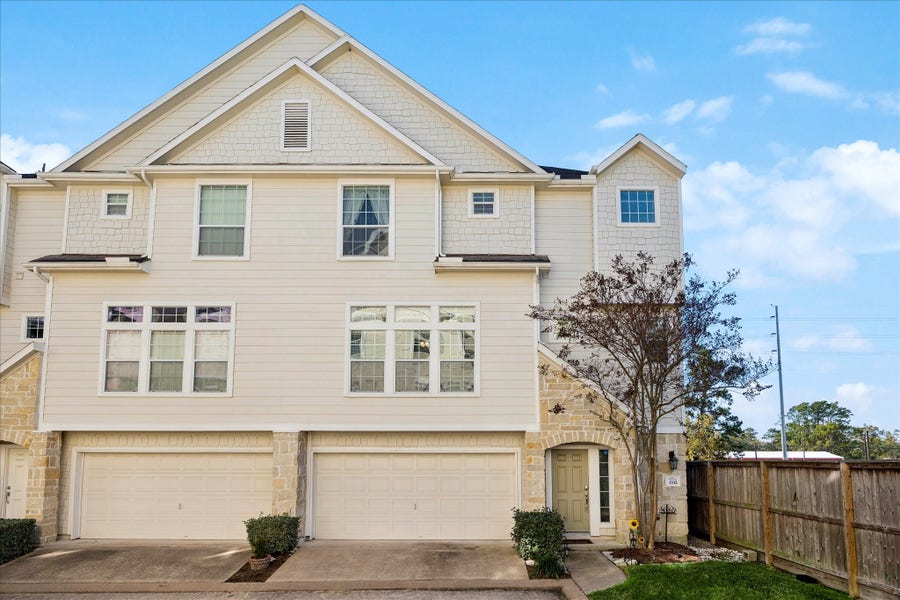 Property photo for 3332 Masters Point Drive, Houston, TX