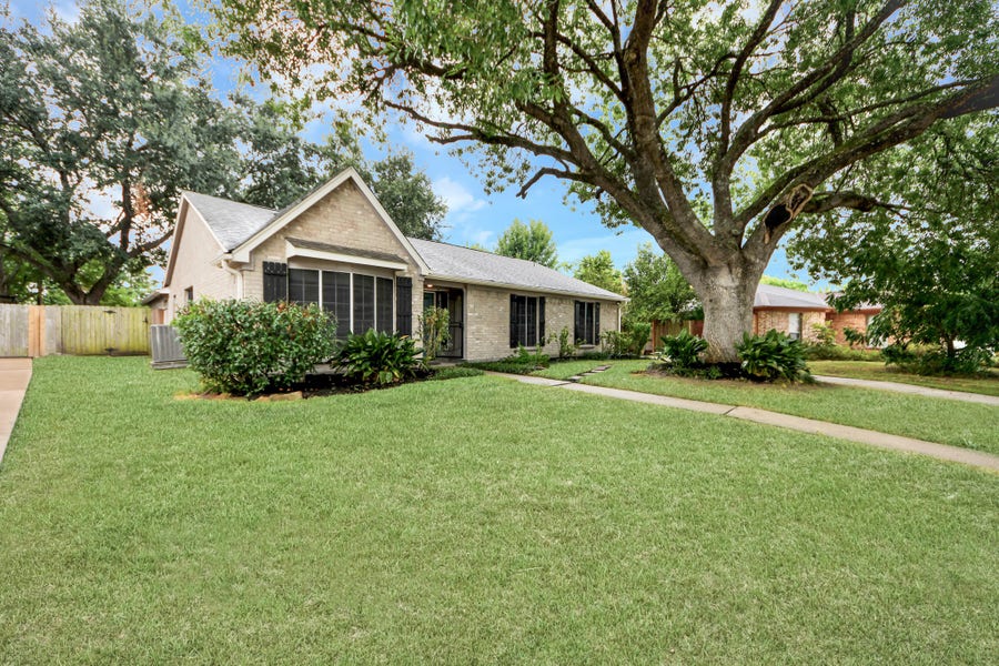 Property photo for 5409 Stone Creek Drive, La Porte, TX