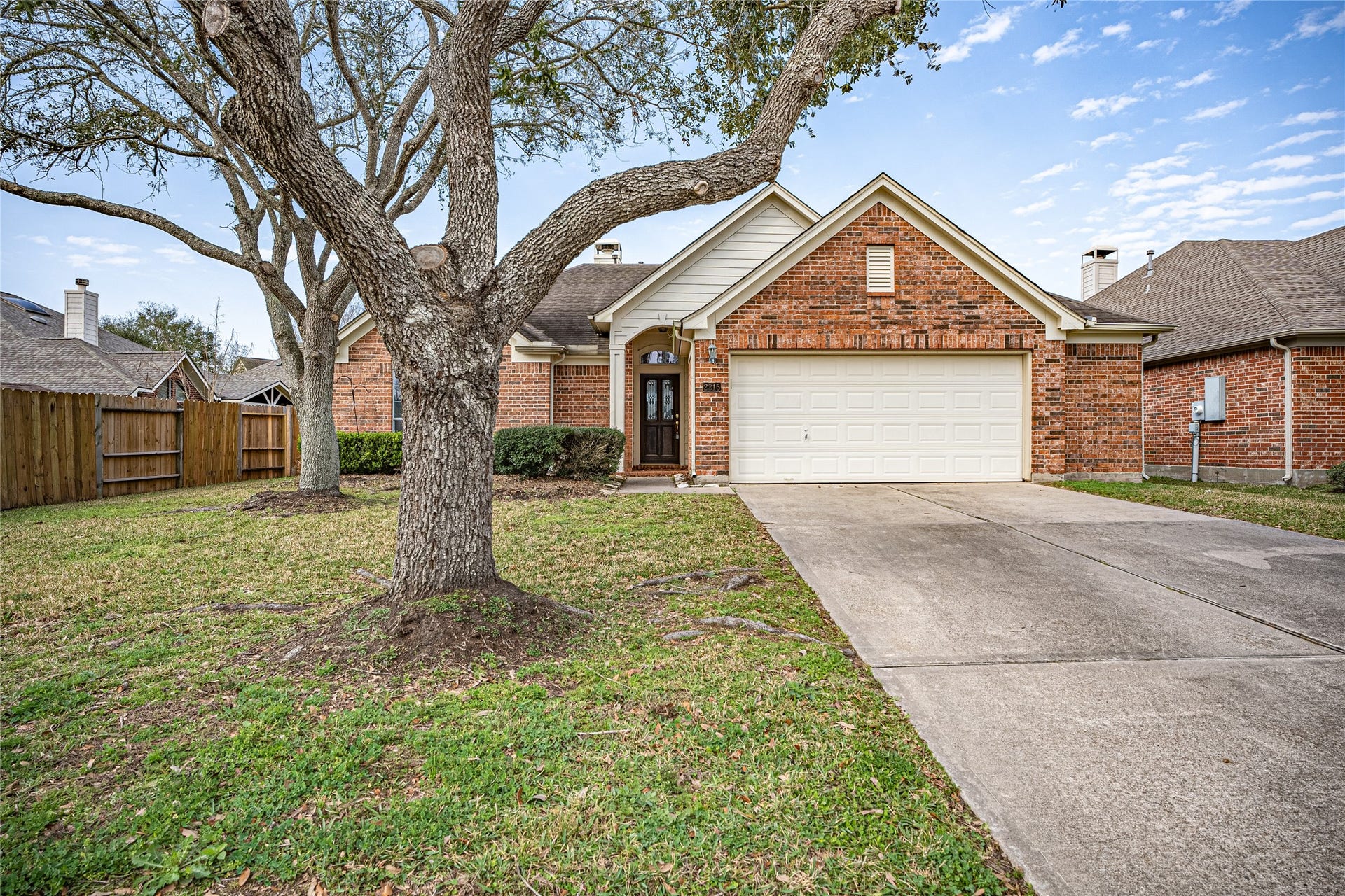 2215 Waters Edge Lane, League City, TX 77573 Home has no furniture currently.