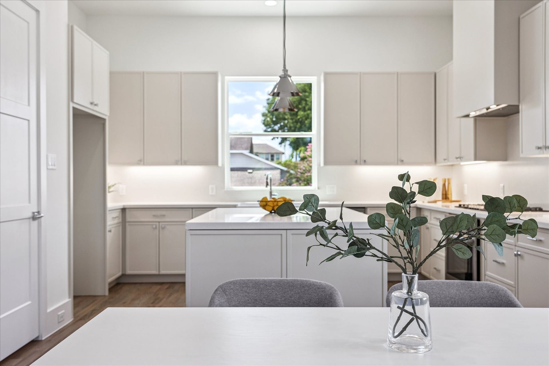 310 Fowler Street, Houston, TX 77007 Light-filled kitchen overlooking dining and living.