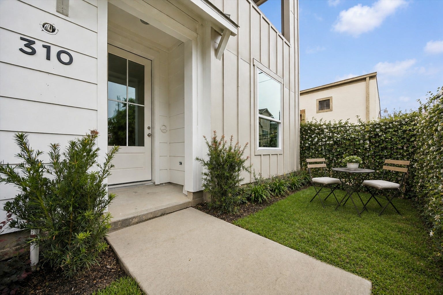 310 Fowler Street, Houston, TX 77007 Charming fenced front yard with plenty of green space and welcoming curb appeal. Mature fence ivy digitally enhanced.