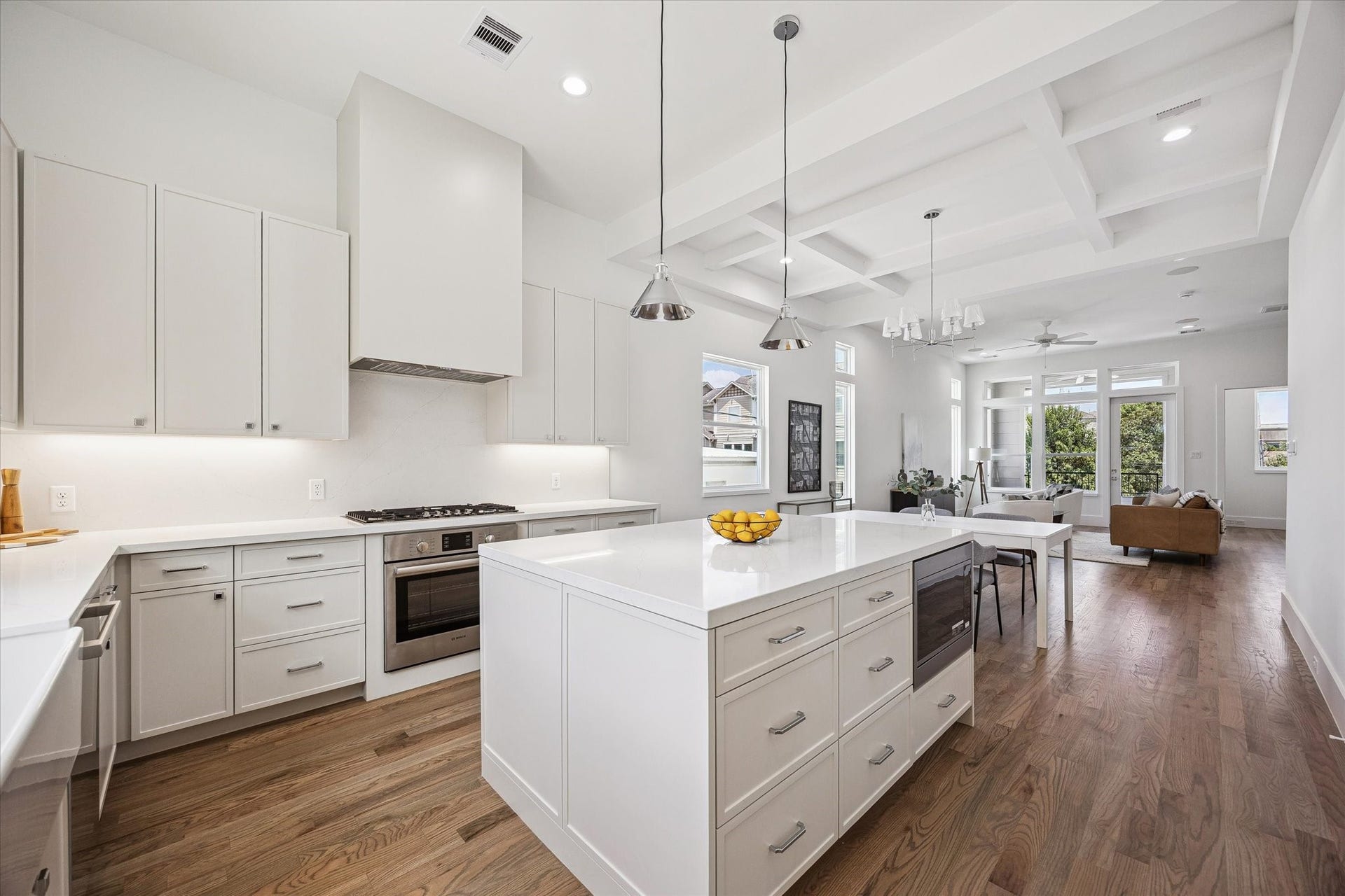 310 Fowler Street, Houston, TX 77007 Chef's kitchen featuring oversized island, quartz countertops, abundant cabinetry and premium finishes.
