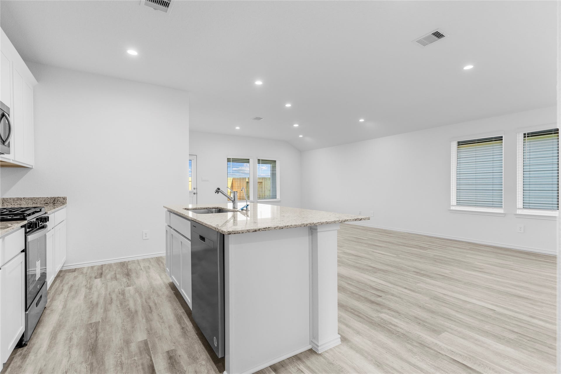 31503 Primrose Falls Drive, Fulshear, TX 77441 *All images, rooms measurements are approximate. All information, including pricing, is subject to change.