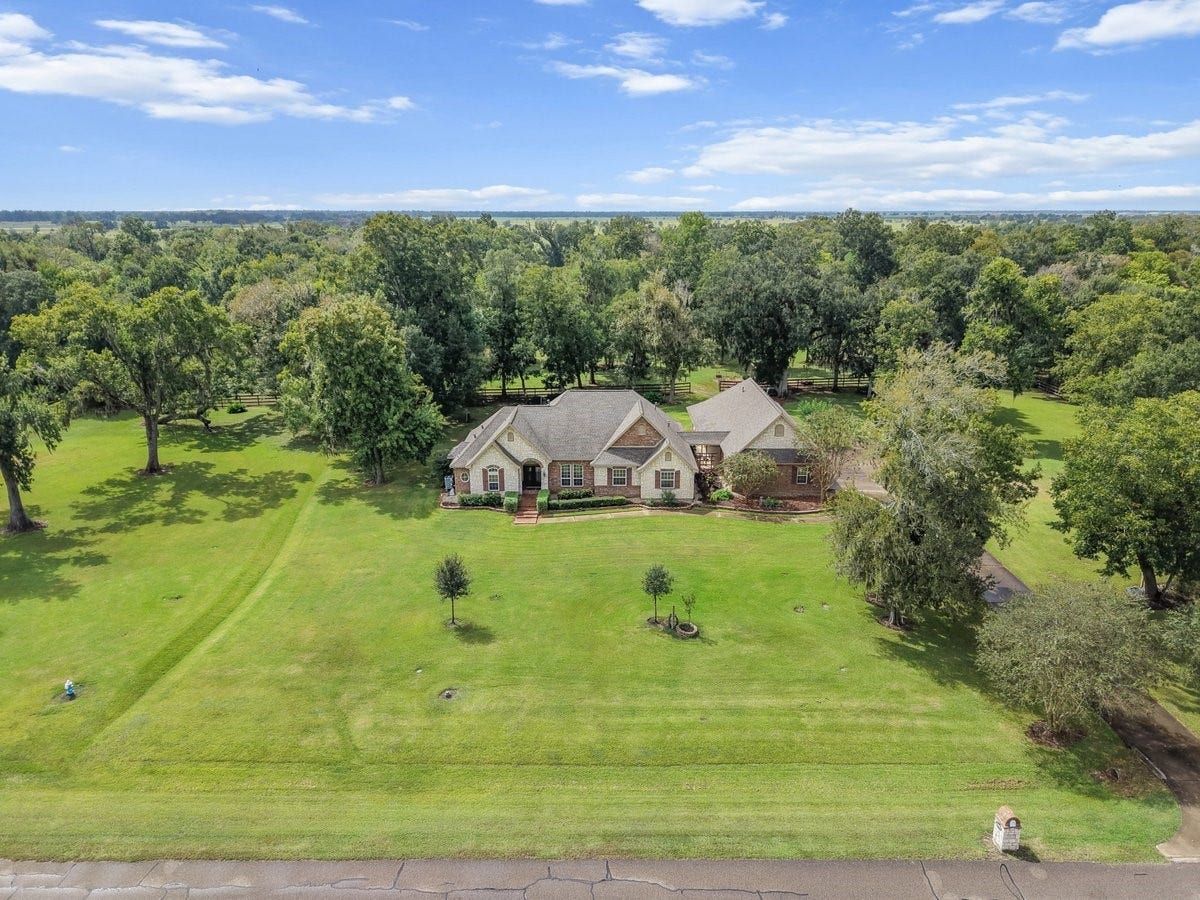 1303 China Grove Drive, Rosharon, TX 77583 1303 China Grove Drive, Rosharon, TX 77583