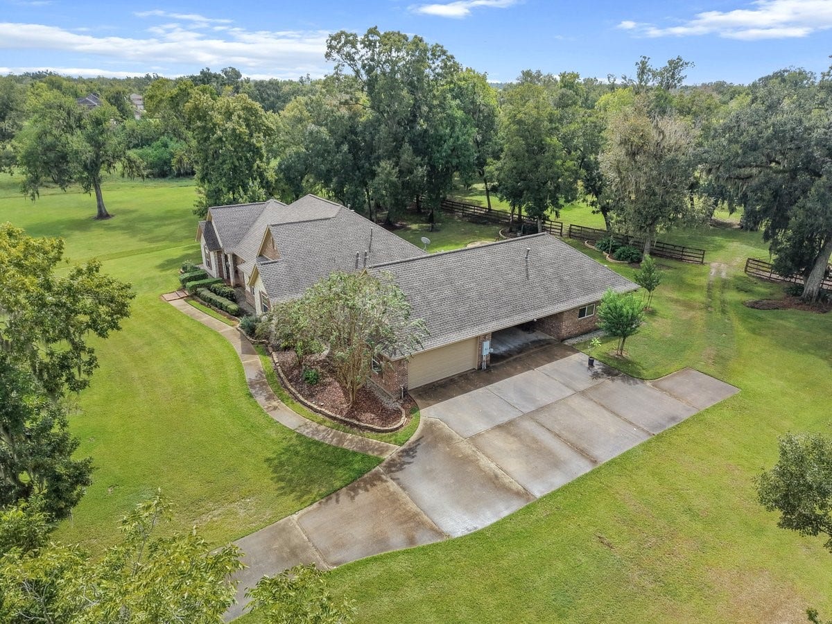 1303 China Grove Drive, Rosharon, TX 77583 1303 China Grove Drive, Rosharon, TX 77583