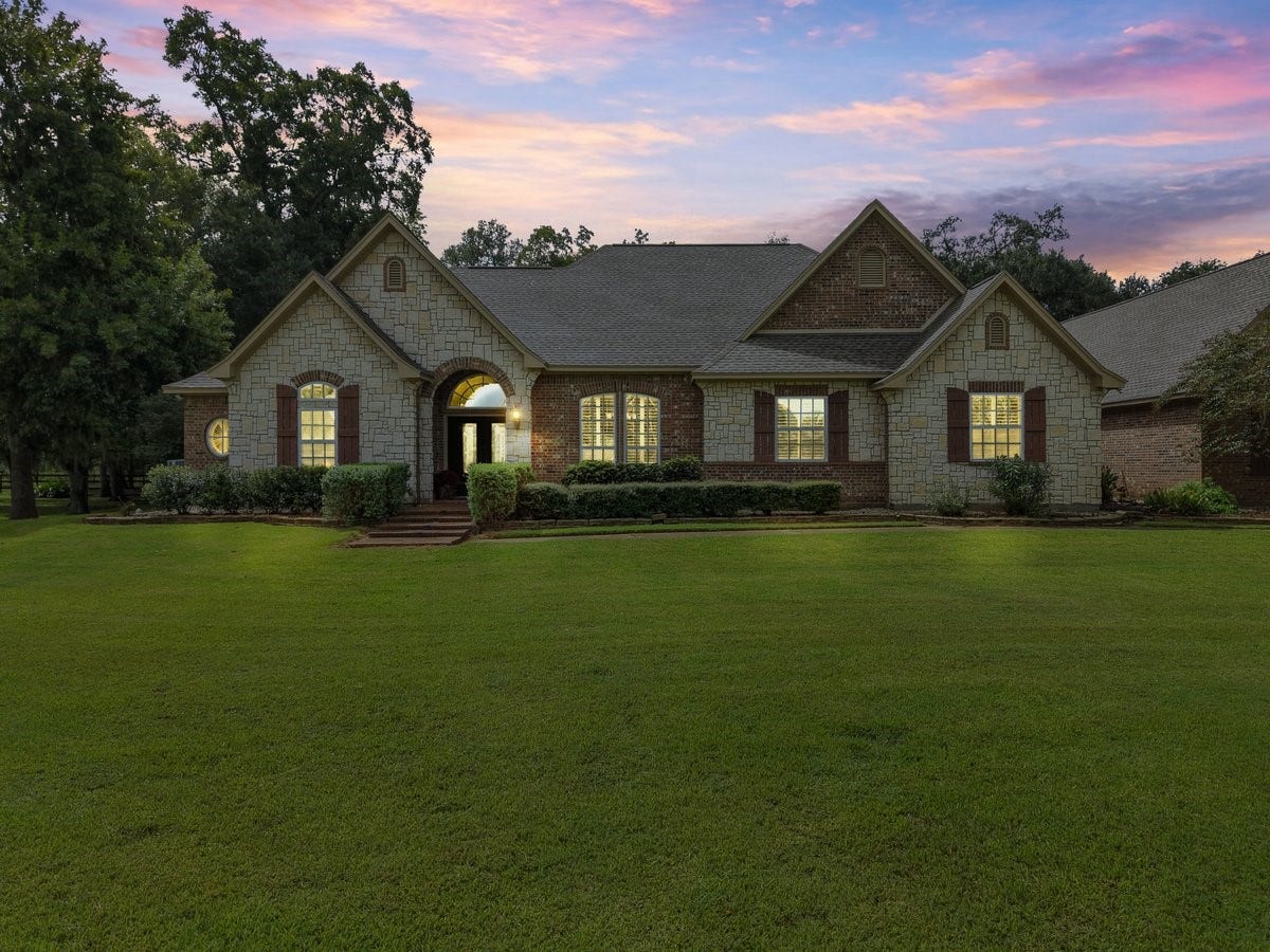1303 China Grove Drive, Rosharon, TX 77583 Twilight with the mother in law suite next door.