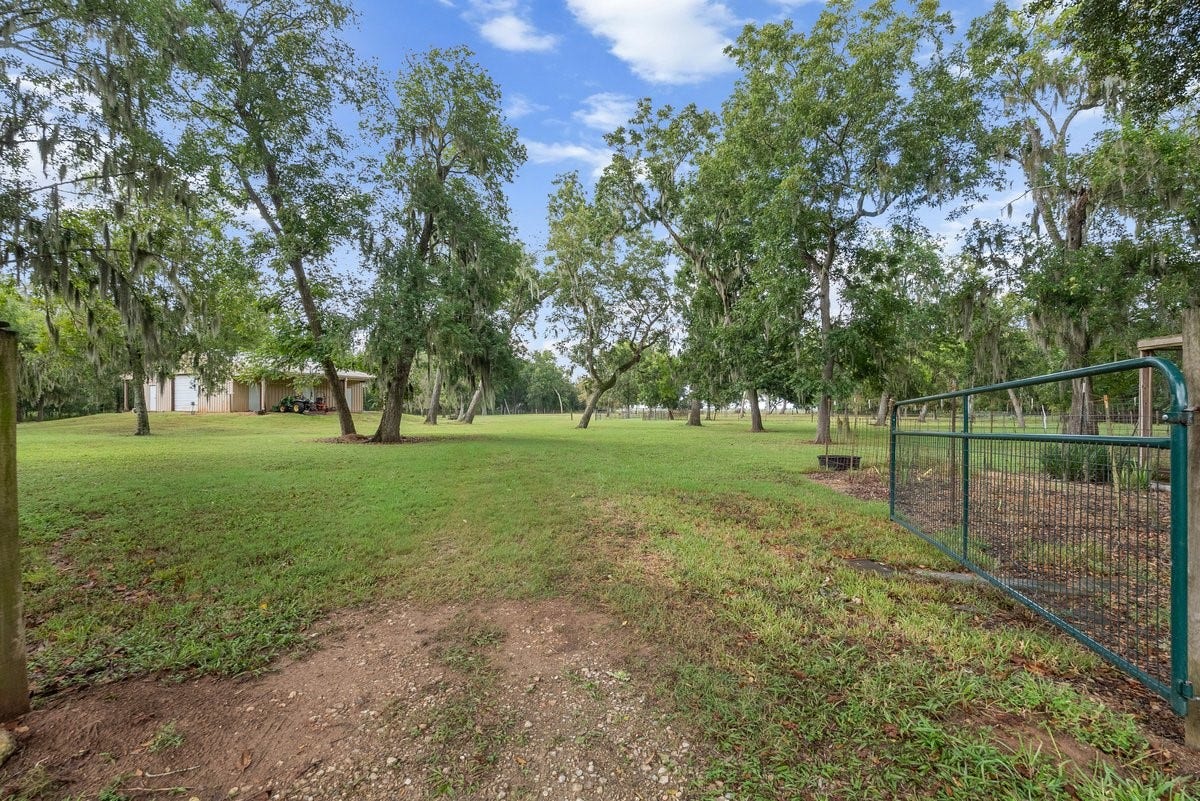 1303 China Grove Drive, Rosharon, TX 77583 1303 China Grove Drive, Rosharon, TX 77583