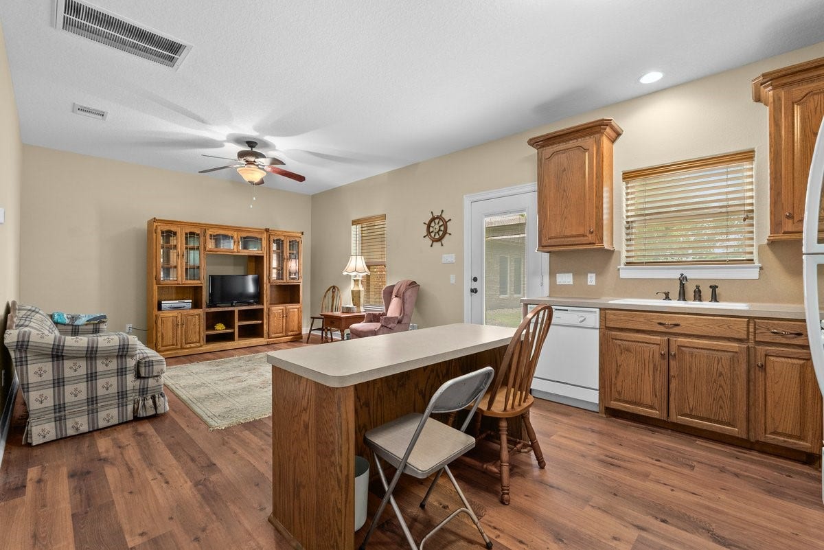 1303 China Grove Drive, Rosharon, TX 77583 Mother in law suite