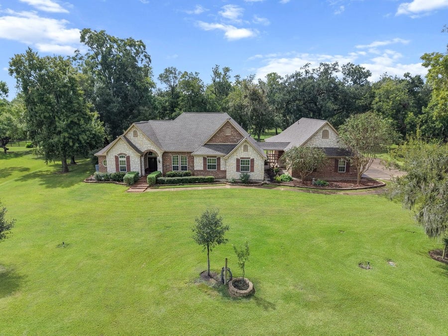 Property photo for 1303 China Grove Drive, Rosharon, TX