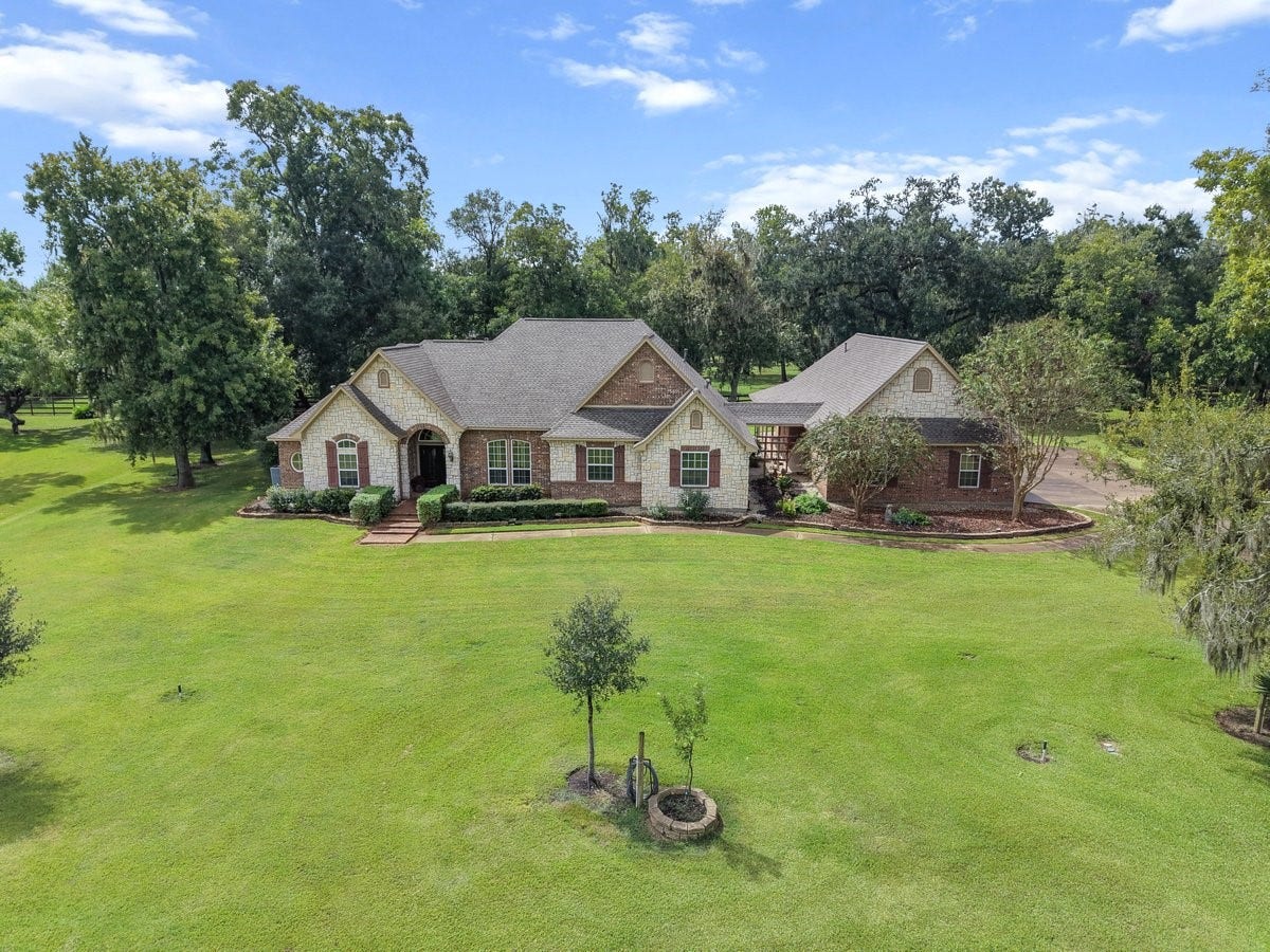 1303 China Grove Drive, Rosharon, TX 77583 1303 China Grove Drive, Rosharon, TX 77583