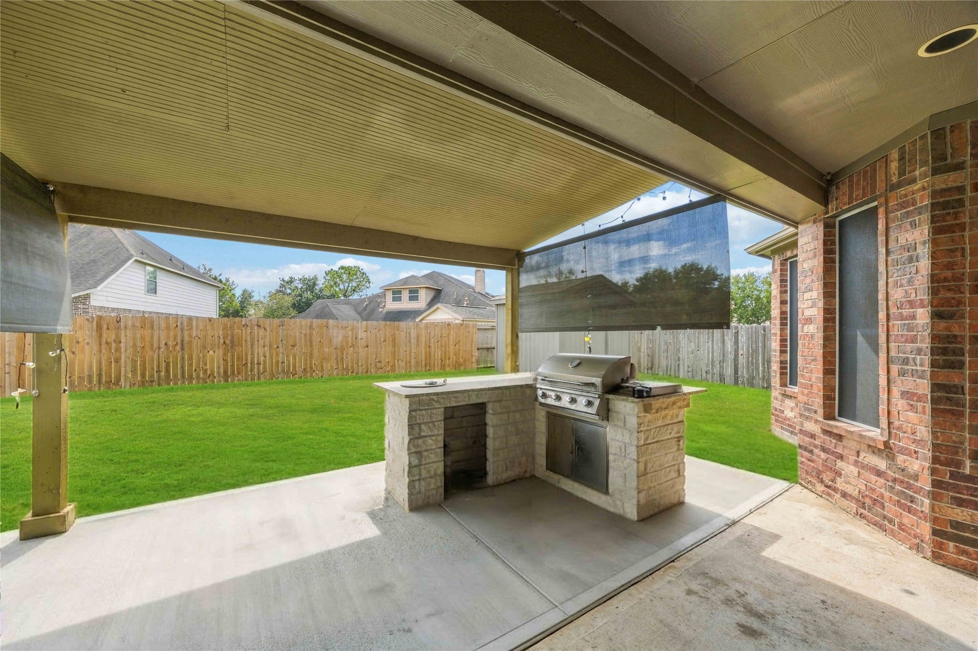 2522 Crystal Shore Drive, Rosharon, TX 77583