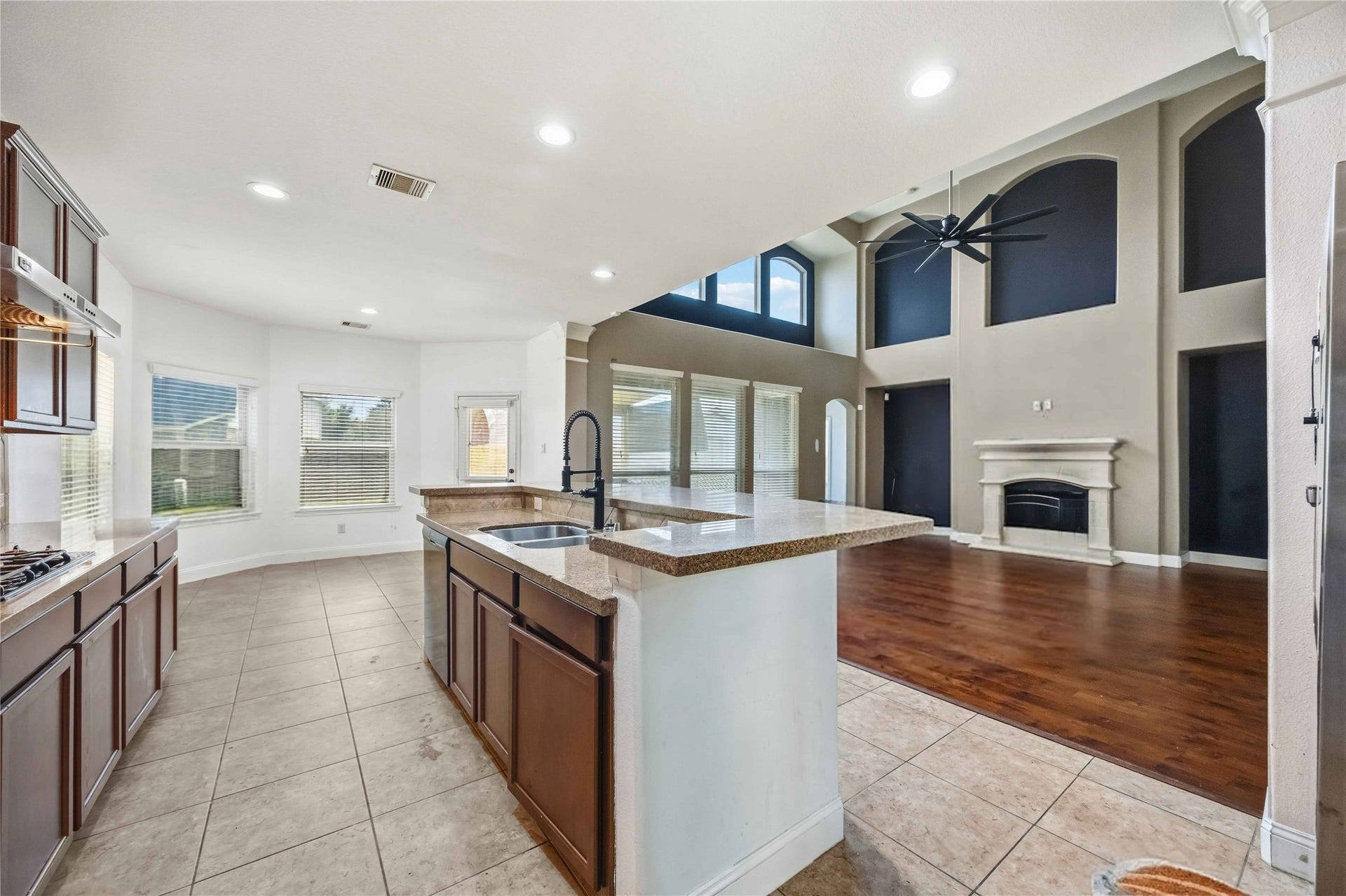 2522 Crystal Shore Drive, Rosharon, TX 77583
