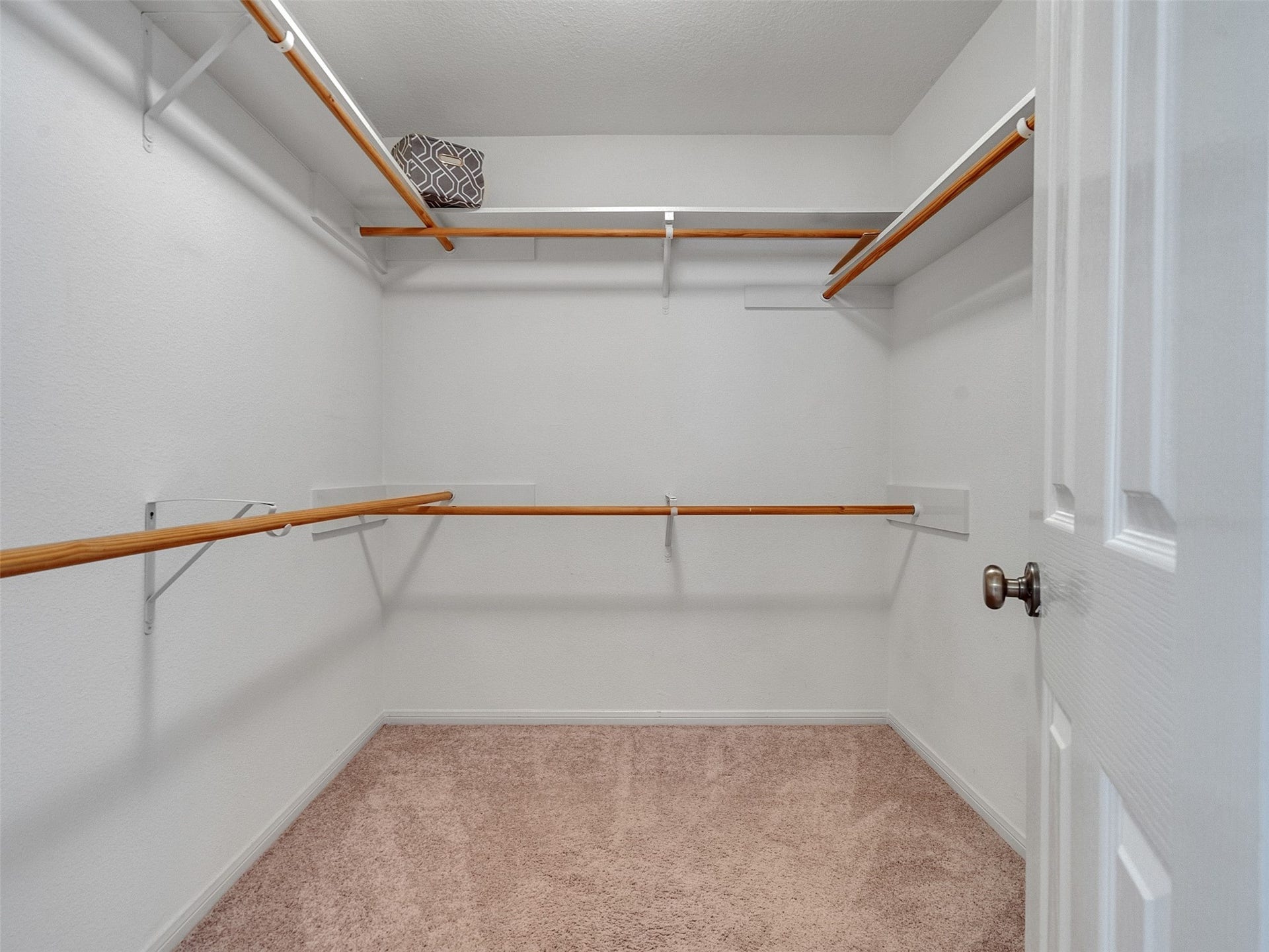 83 Scarlet Woods Court, #83, The Woodlands, TX 77380 Primary closet. Look at the space!