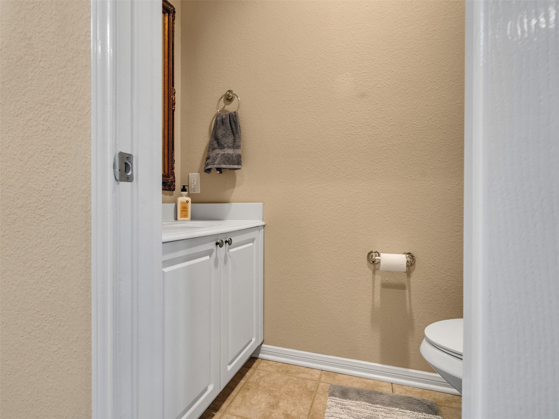 83 Scarlet Woods Court, #83, The Woodlands, TX 77380 Downstairs half bath