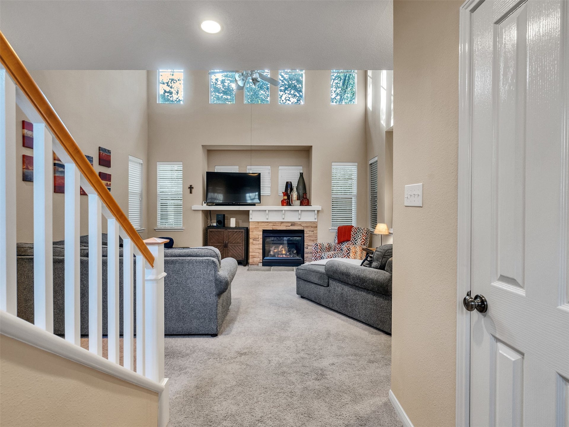 83 Scarlet Woods Court, #83, The Woodlands, TX 77380 Half bath downstairs just near the entry