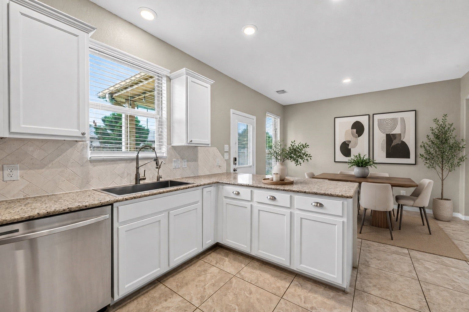 23010 Tindarey Falls Lane, Katy, TX 77493 Kitchen and Dining Combo *virtuallystaged