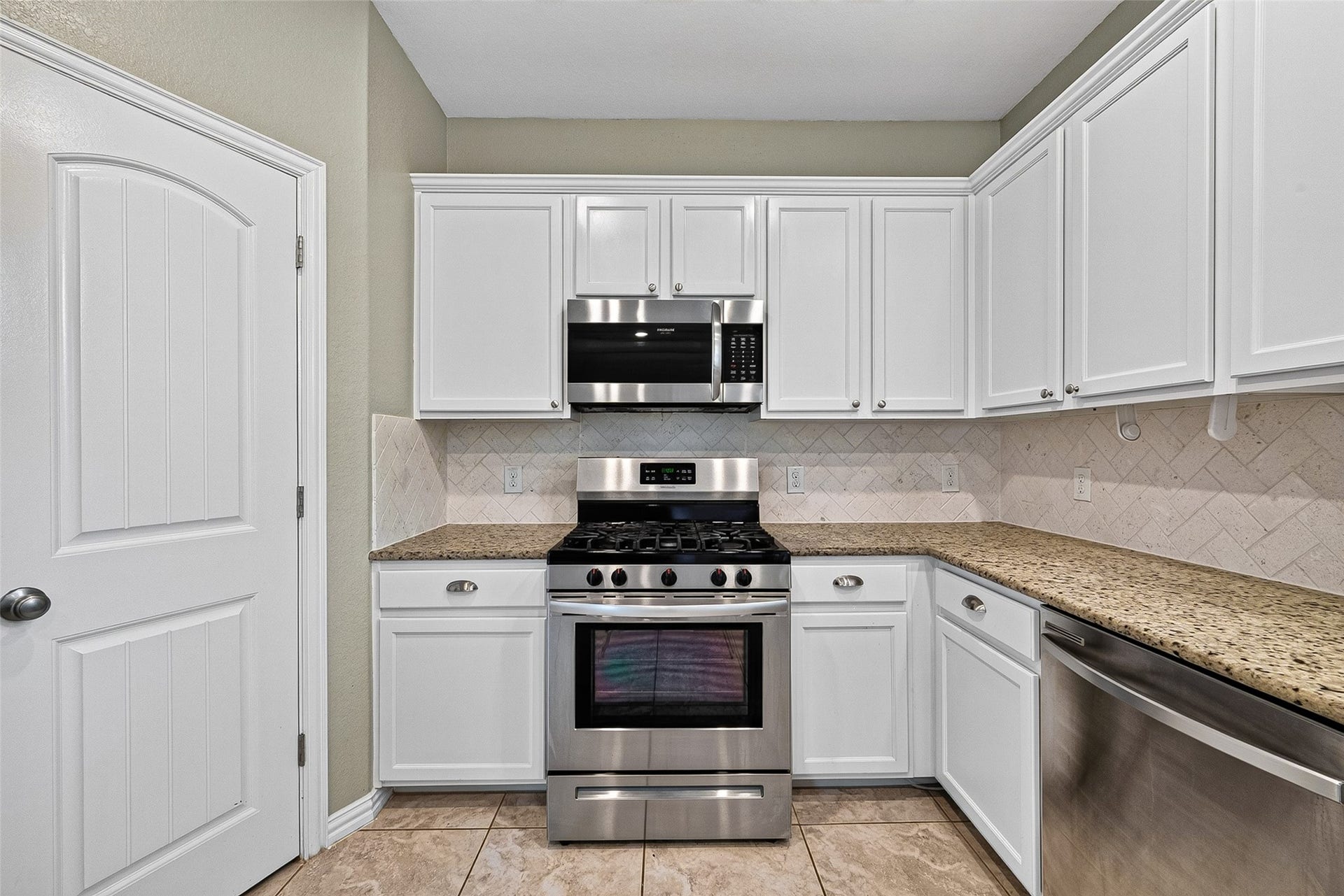 23010 Tindarey Falls Lane, Katy, TX 77493 Pantry to the left