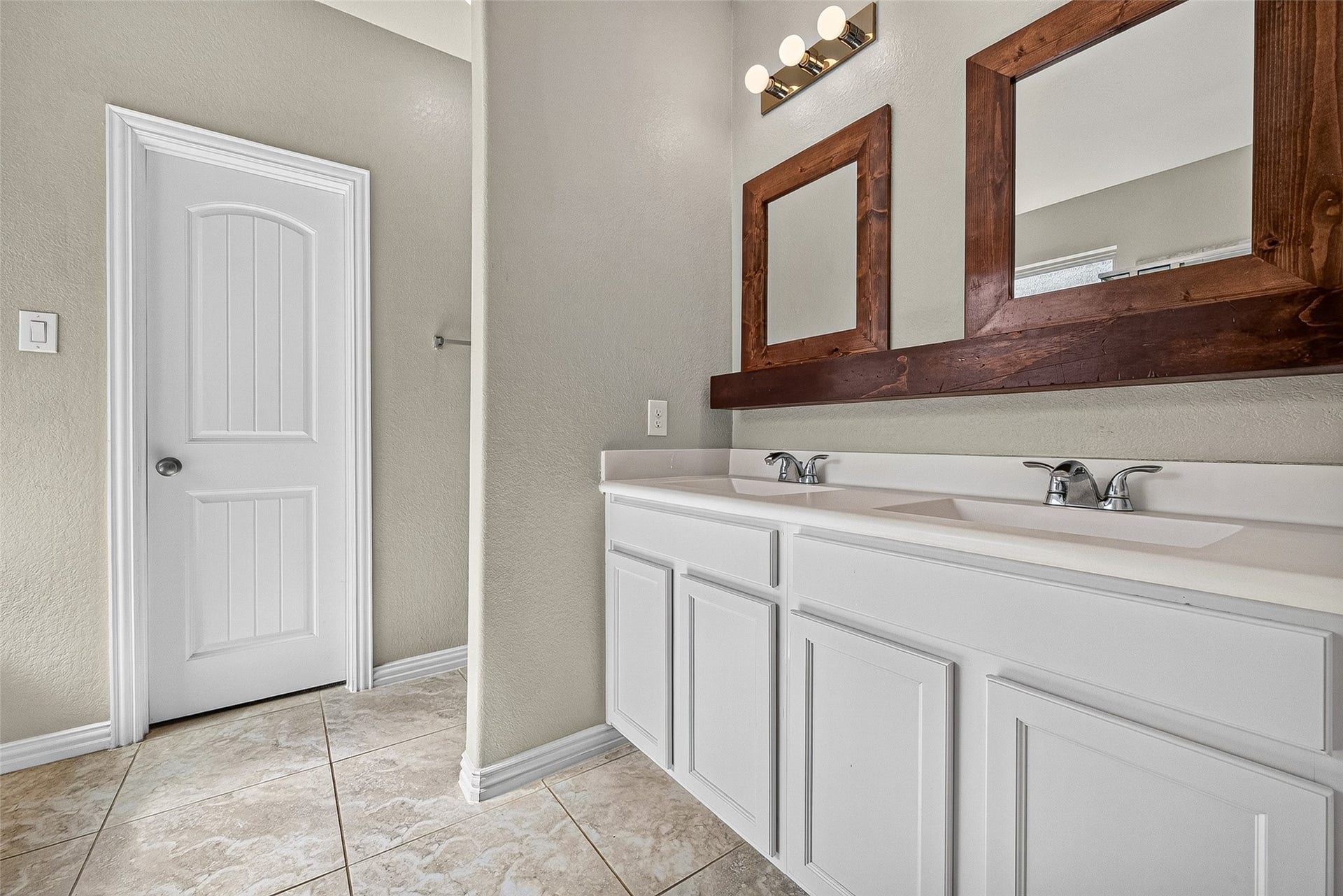 23010 Tindarey Falls Lane, Katy, TX 77493 Double Sinks, door to walk in closet