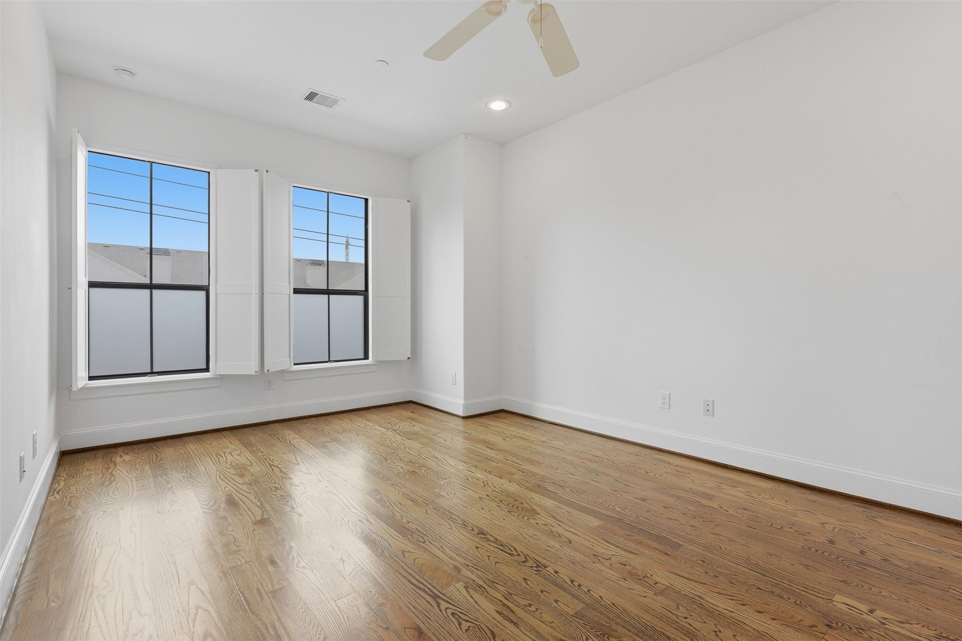 3302 Audley Street, #126, Houston, TX 77098 Primary bedroom.