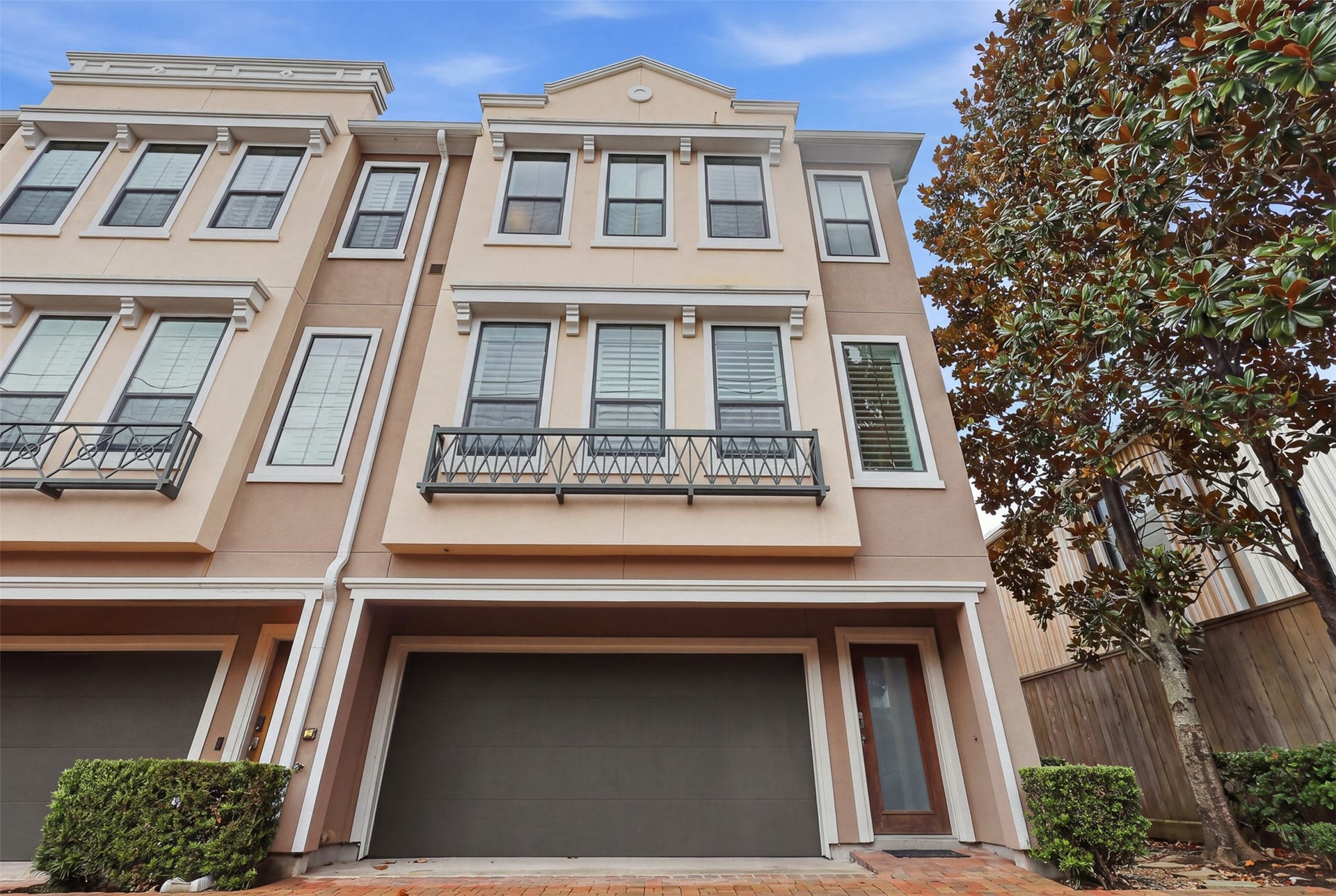 3302 Audley Street, #126, Houston, TX 77098 Welcome to 3302 Audley #126, Fully Gated.