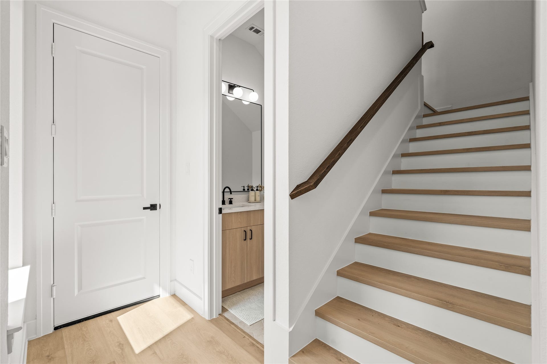 3012 & 3014 Beulah St, Houston, TX 77004 This view shows how the main floors connects. With a private, tucked-away powder room.