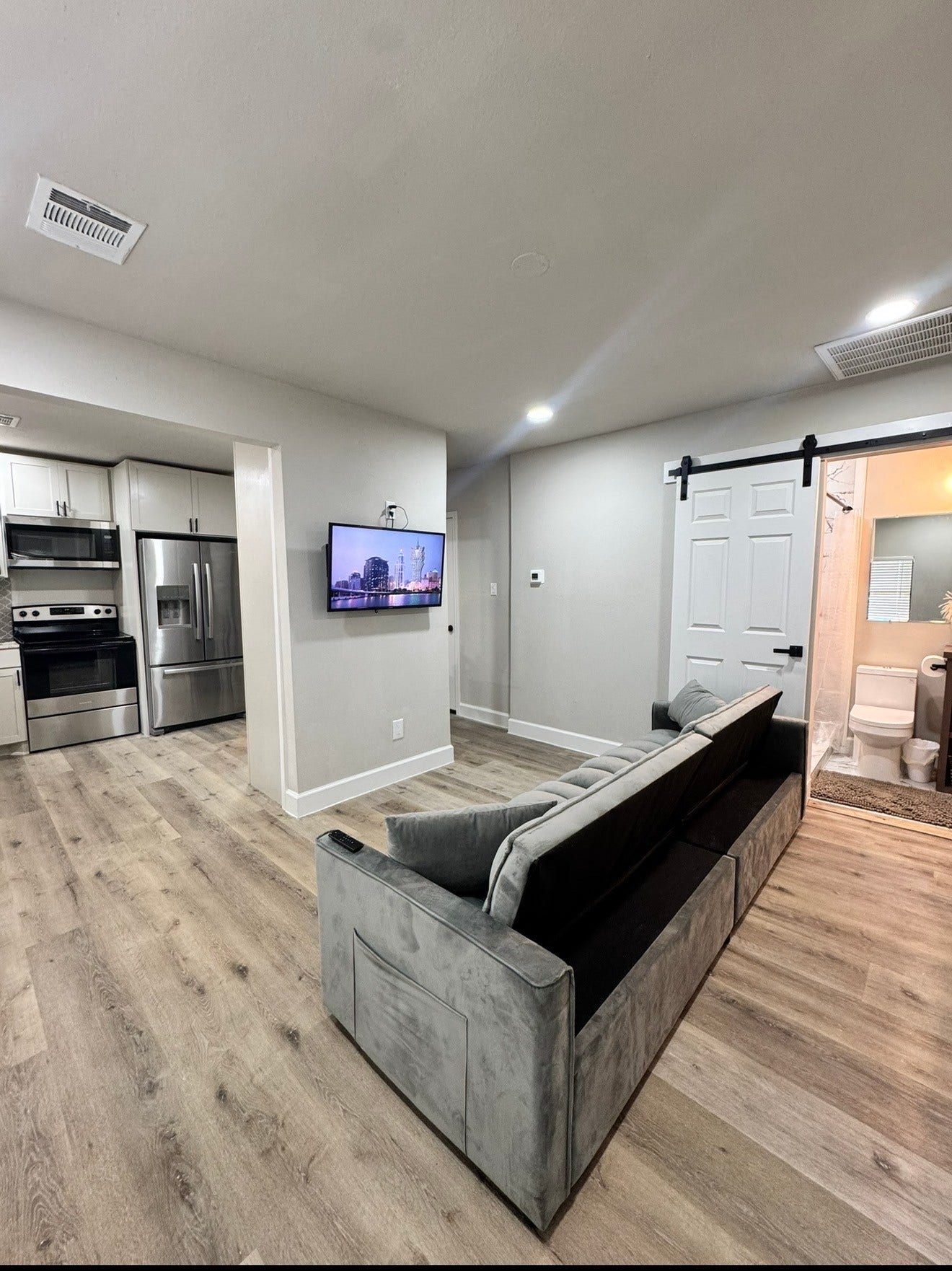 2802 Holman Street, Houston, TX 77004 2802 Holman Street, Houston, TX 77004