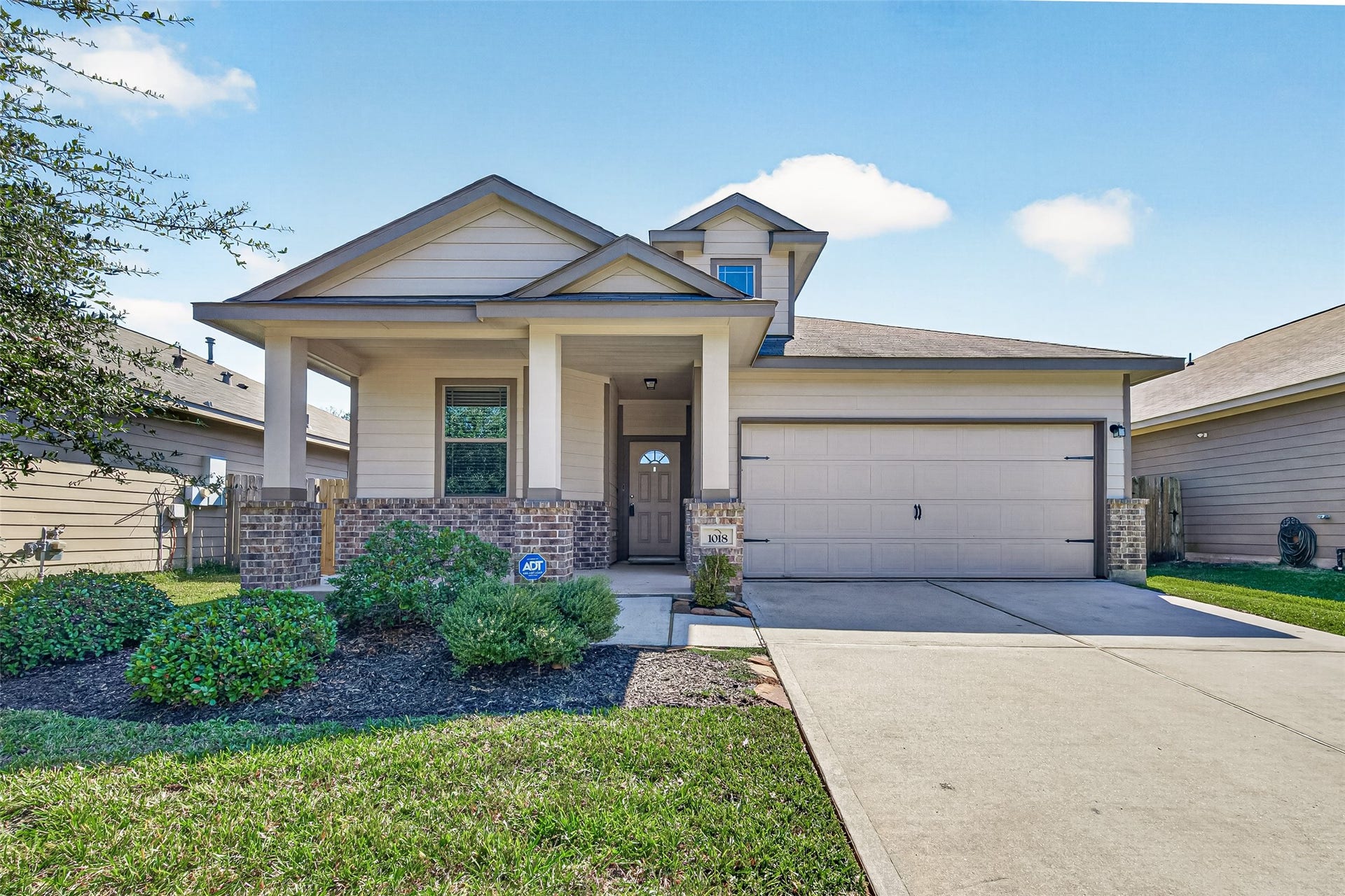 1018 Pleasant Bend, Conroe, TX 77301 Come take a look at this inviting three-bedroom, two-bath home in Briar Grove of Conroe!