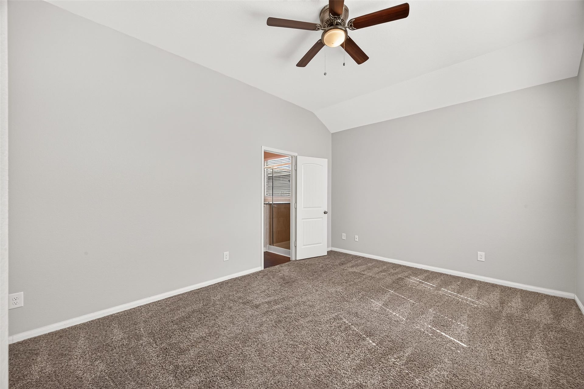 1018 Pleasant Bend, Conroe, TX 77301 Primary bedroom with direct access to the en suite bathroom.