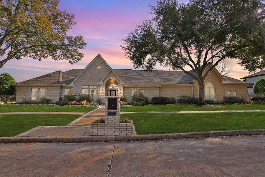 Property photo for 16001 Kevindale Court, Houston, TX