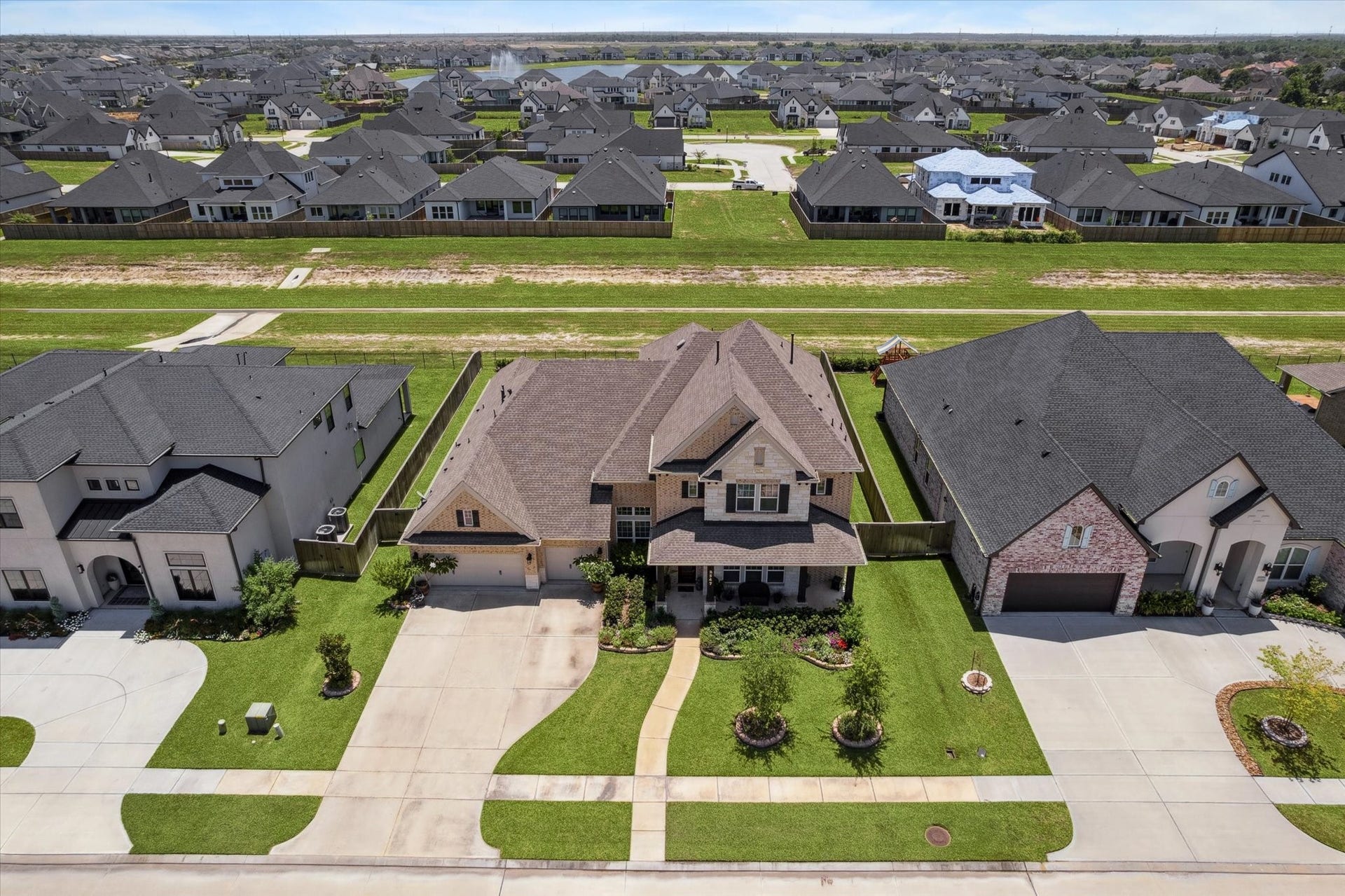 2547 Sandy Lake Drive, Friendswood, TX 77546 2547 Sandy Lake Drive, Friendswood, TX 77546