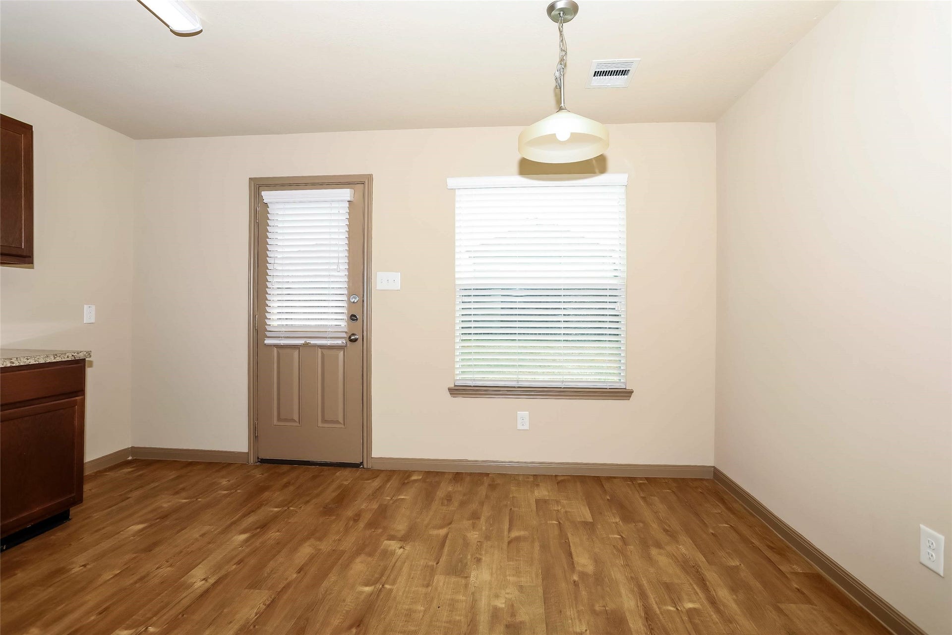 19035 Moynihan Drive, Katy, TX 77449 Photos may be representative of the floor plan and not the exact home. Finishes, layout, and features of the actual property for lease may vary.