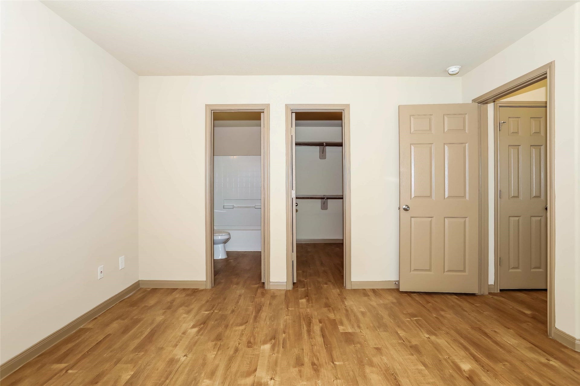 19035 Moynihan Drive, Katy, TX 77449 Photos may be representative of the floor plan and not the exact home. Finishes, layout, and features of the actual property for lease may vary.