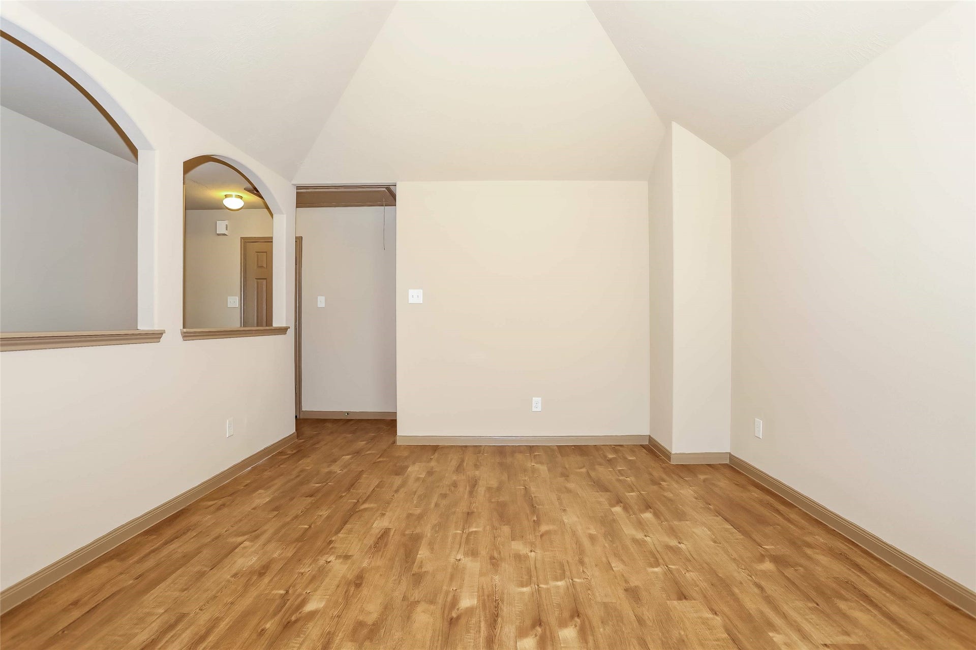 19035 Moynihan Drive, Katy, TX 77449 Photos may be representative of the floor plan and not the exact home. Finishes, layout, and features of the actual property for lease may vary.