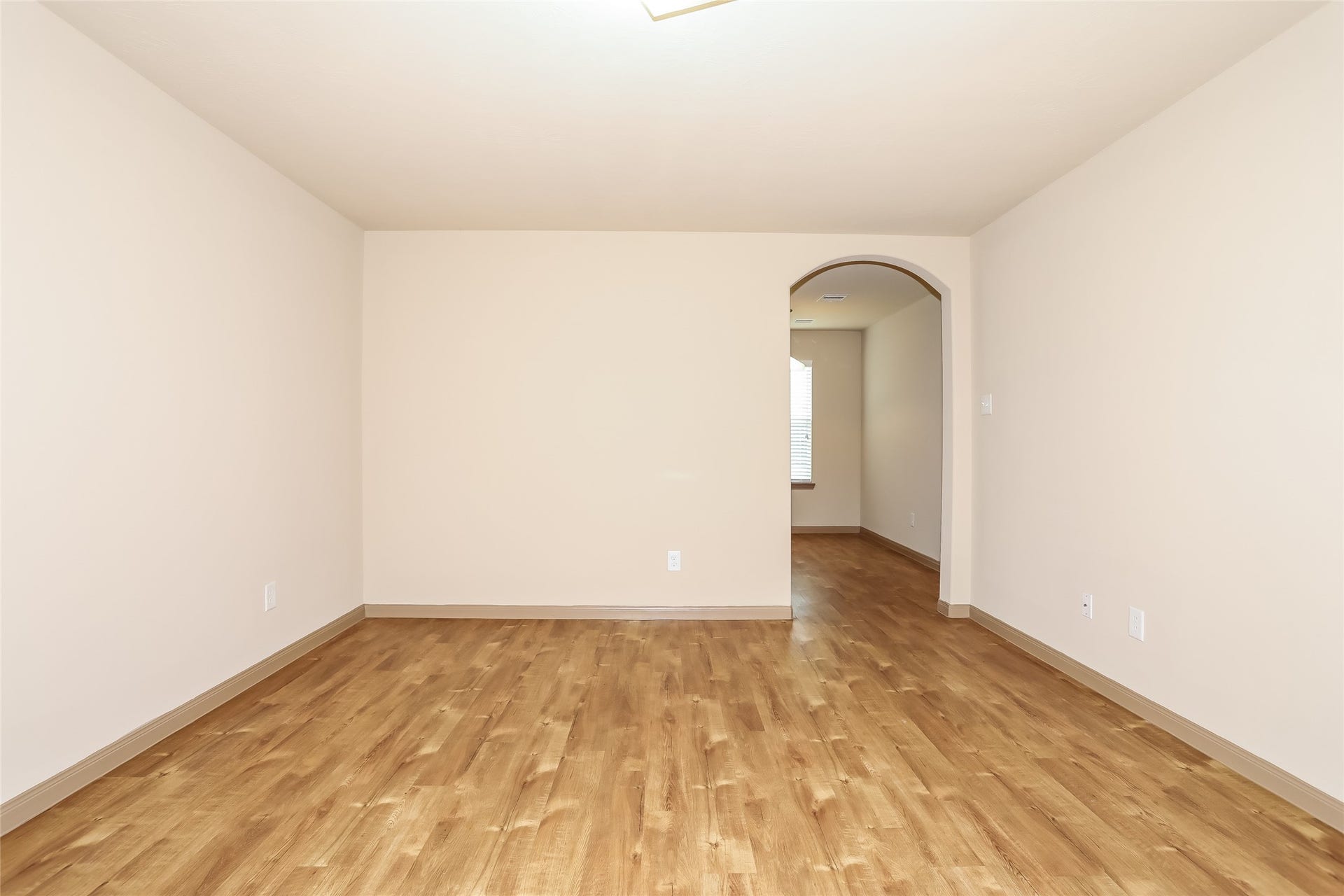 19035 Moynihan Drive, Katy, TX 77449 Photos may be representative of the floor plan and not the exact home. Finishes, layout, and features of the actual property for lease may vary.