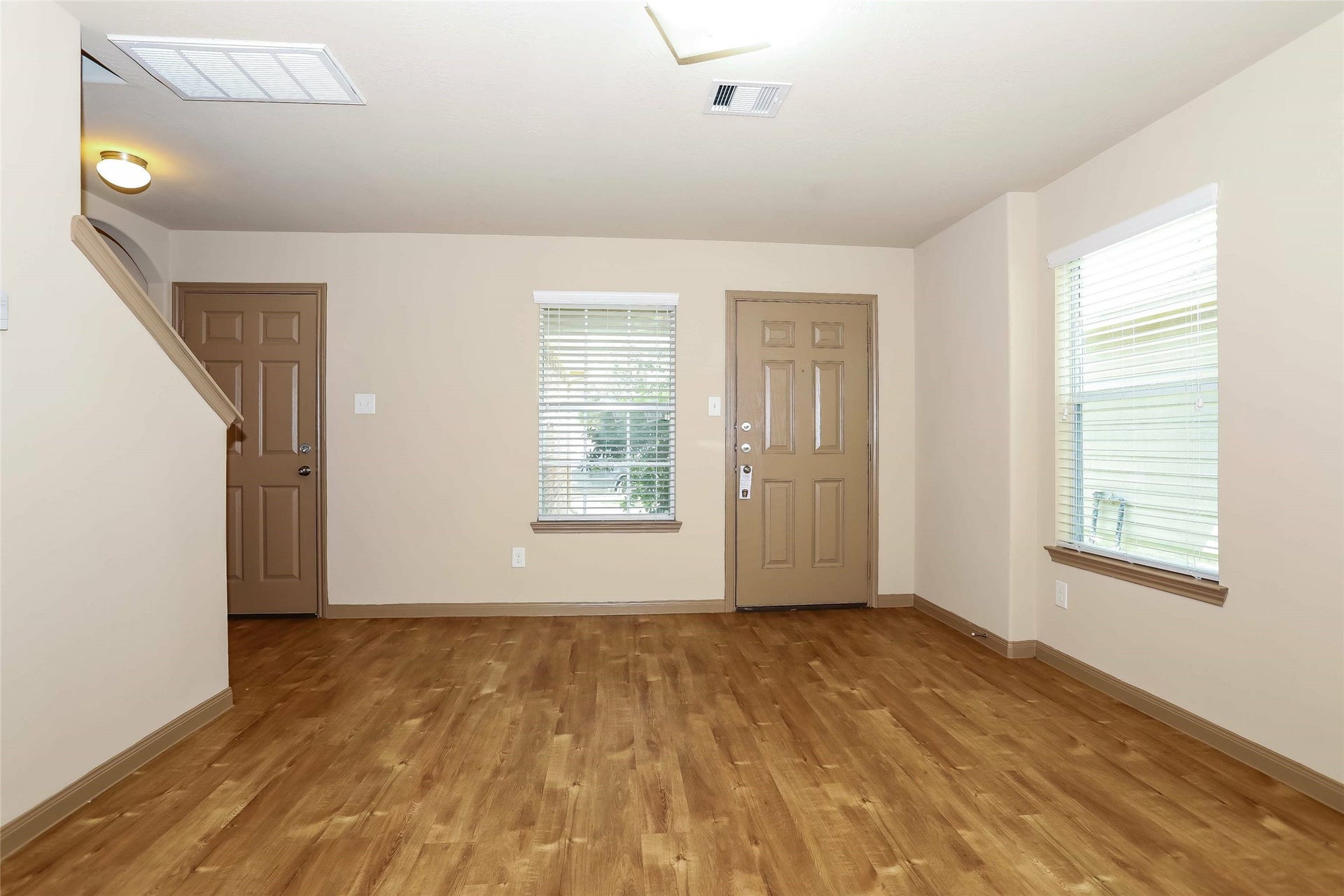 19035 Moynihan Drive, Katy, TX 77449 Photos may be representative of the floor plan and not the exact home. Finishes, layout, and features of the actual property for lease may vary.