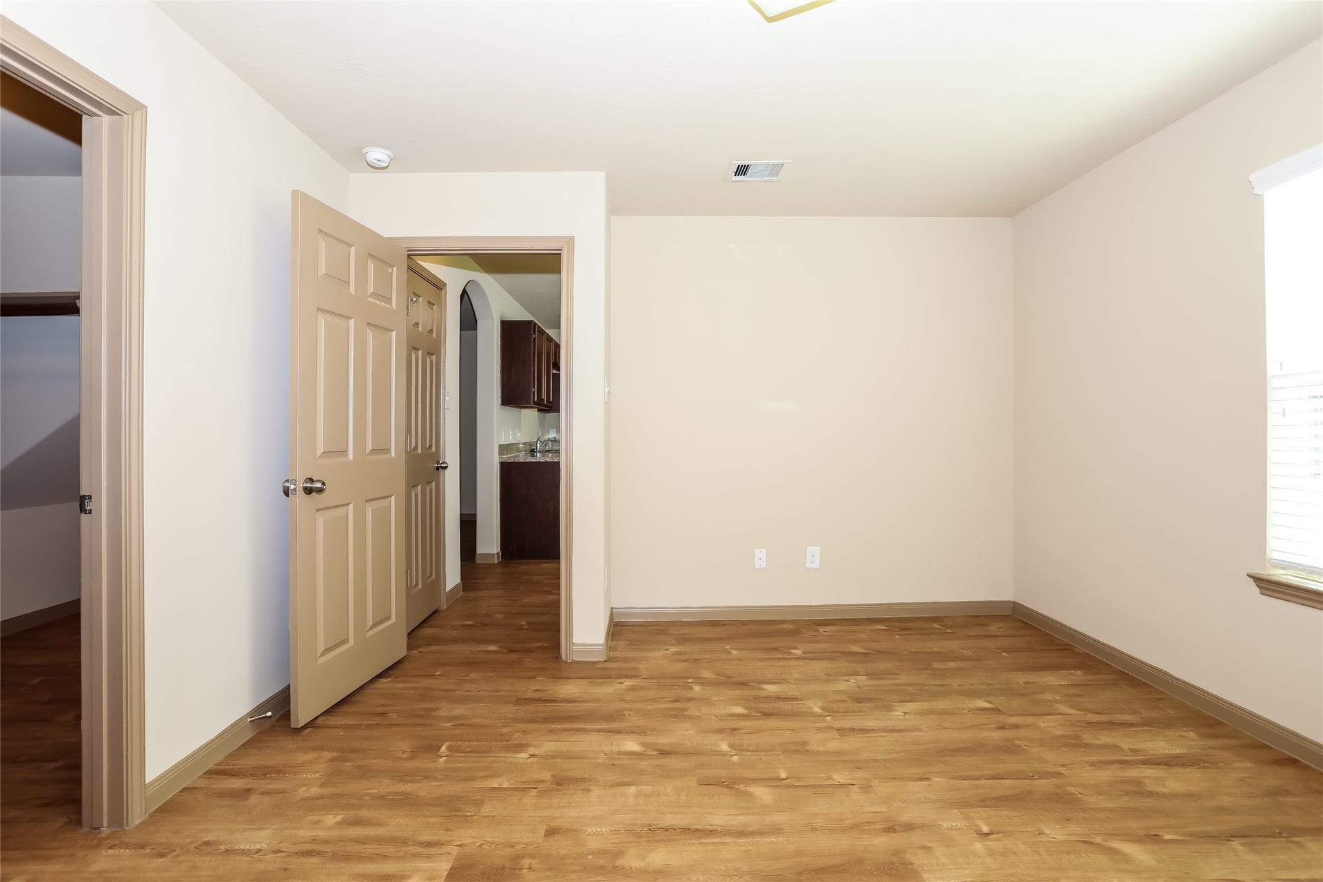 19035 Moynihan Drive, Katy, TX 77449 Photos may be representative of the floor plan and not the exact home. Finishes, layout, and features of the actual property for lease may vary.
