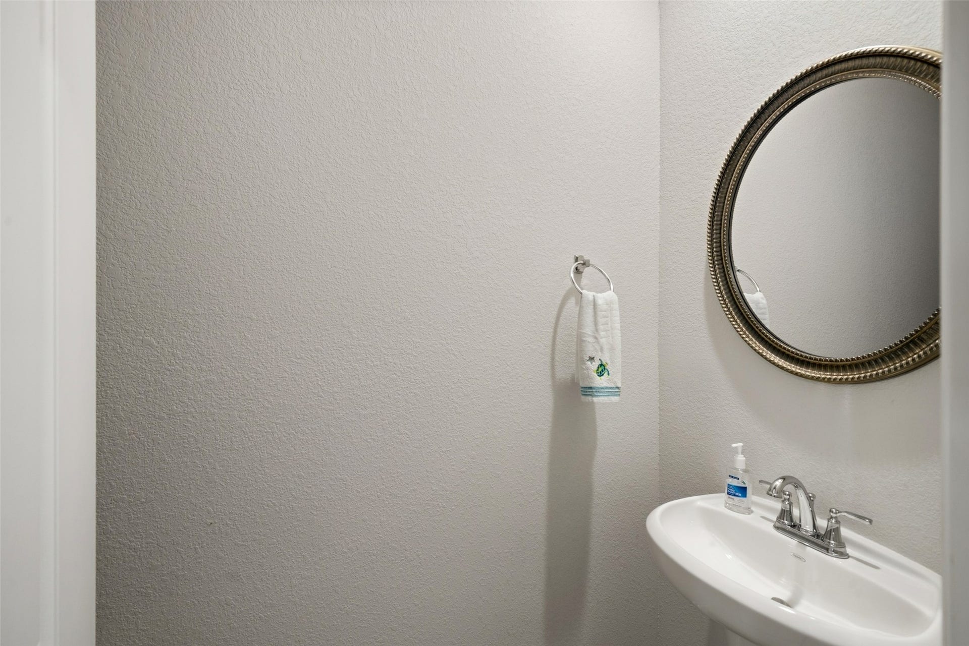 2324 Harmony Glade Lane, Spring, TX 77386 half bathroom in hallway
