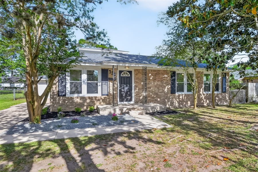 Property photo for 729 Loggins Drive, West Columbia, TX